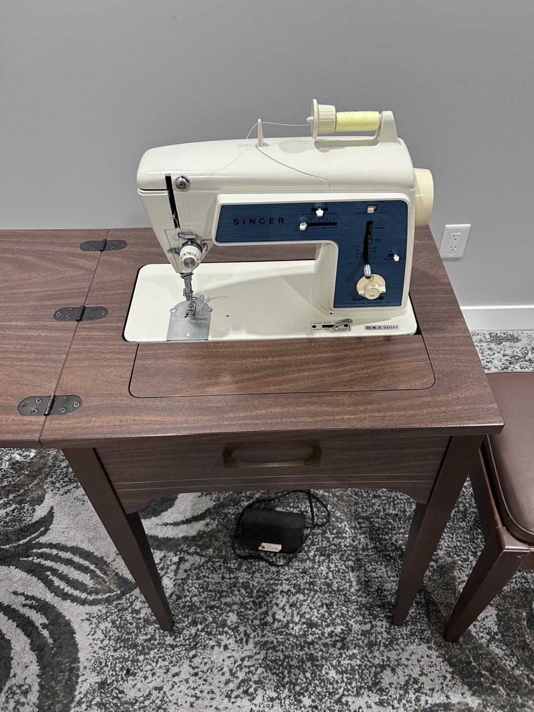 Vintage Singer Sewing Machine with Cabinet and Stool - photo 3
