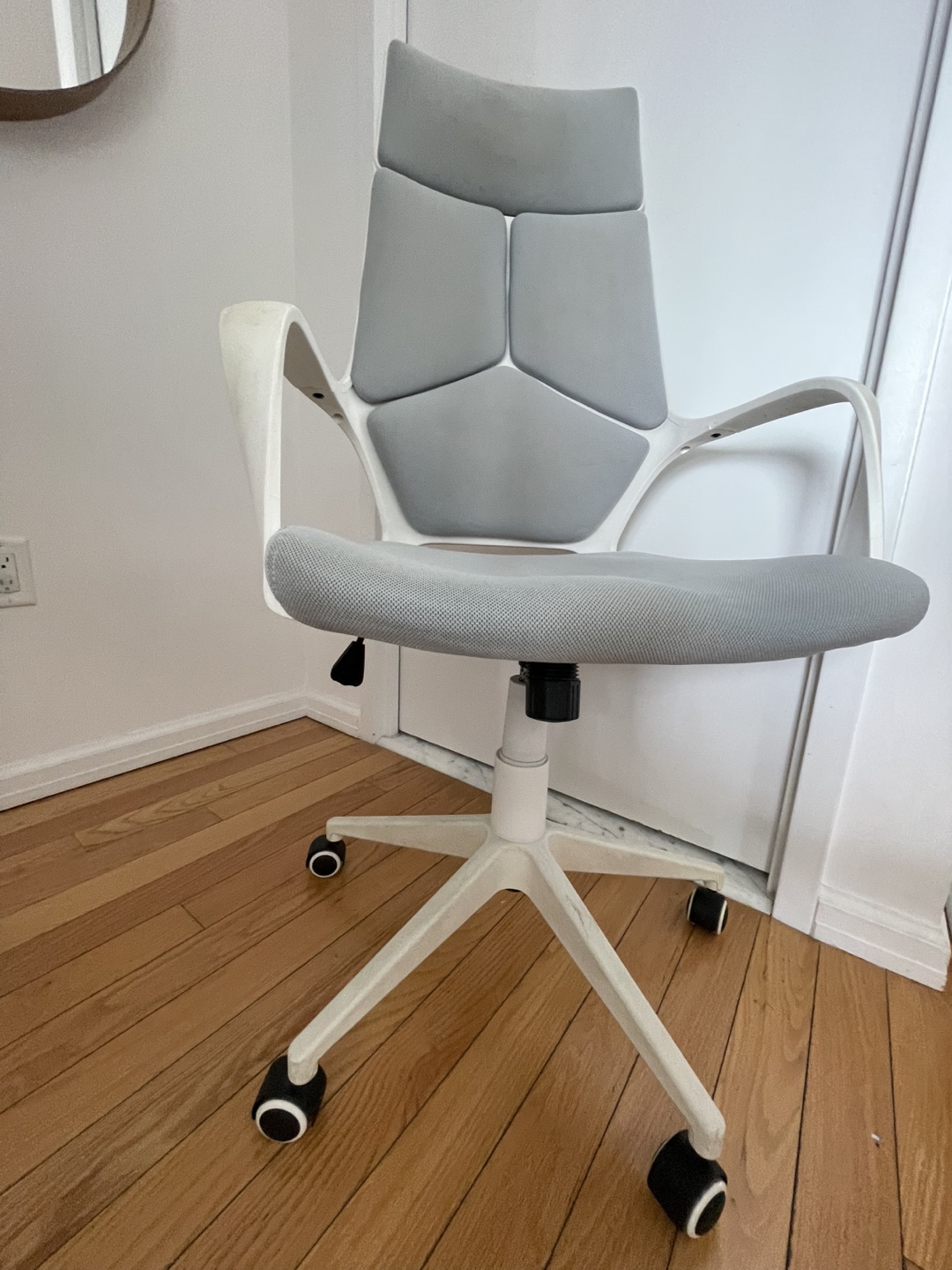 💚 Grey and White Ergonomic Office Chair