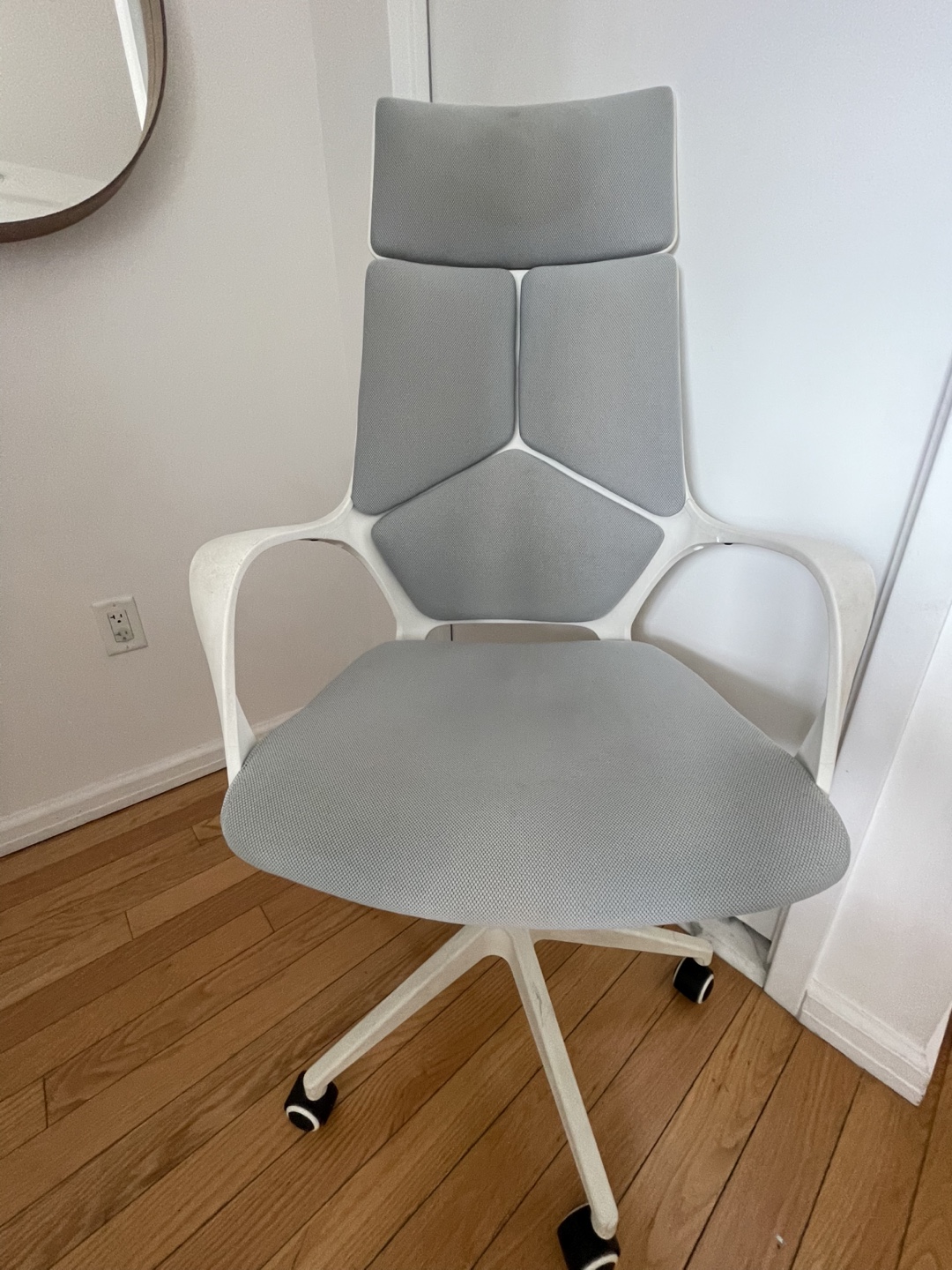 💚 Grey and White Ergonomic Office Chair - photo 2