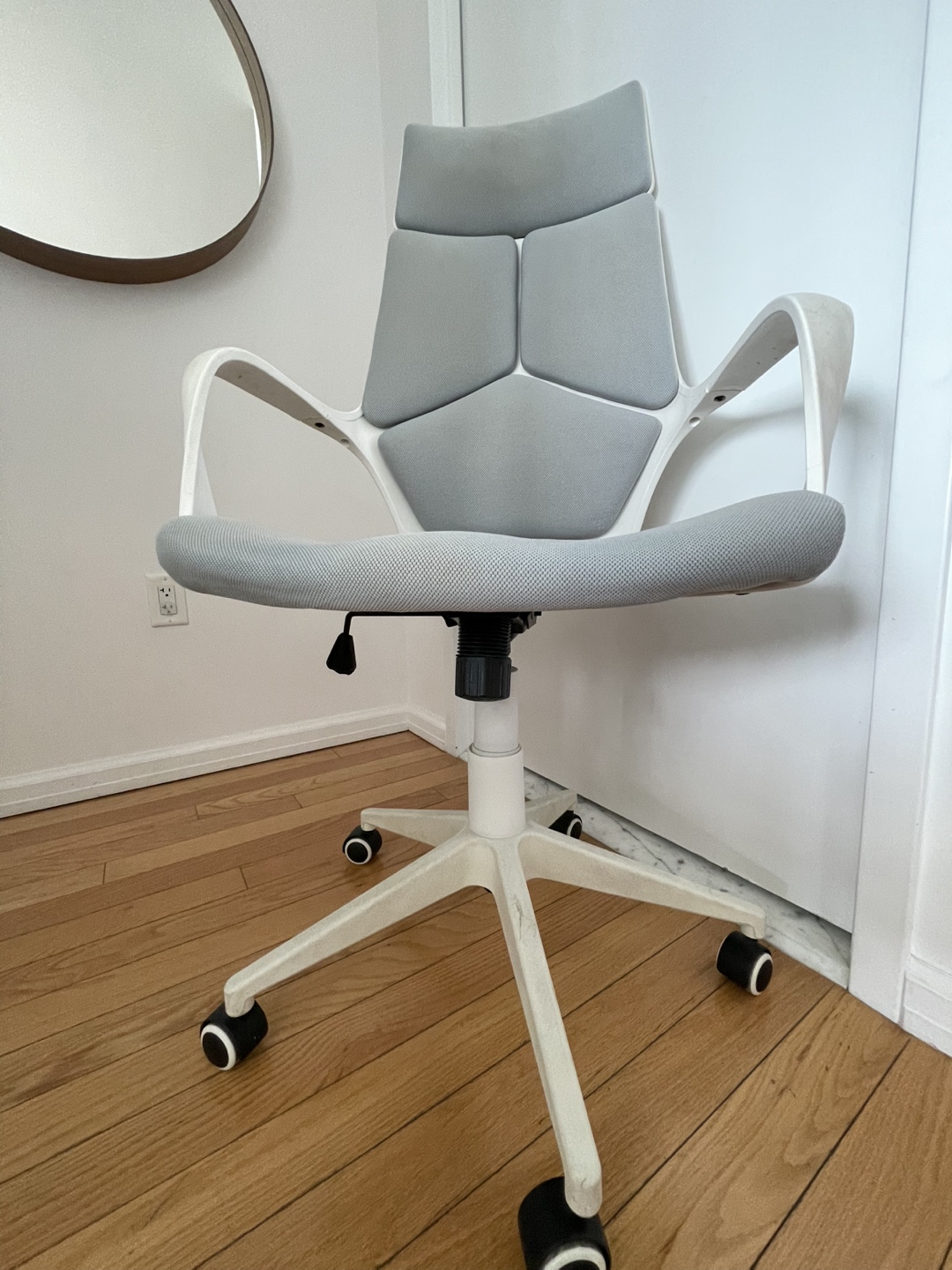 💚 Grey and White Ergonomic Office Chair - photo 3