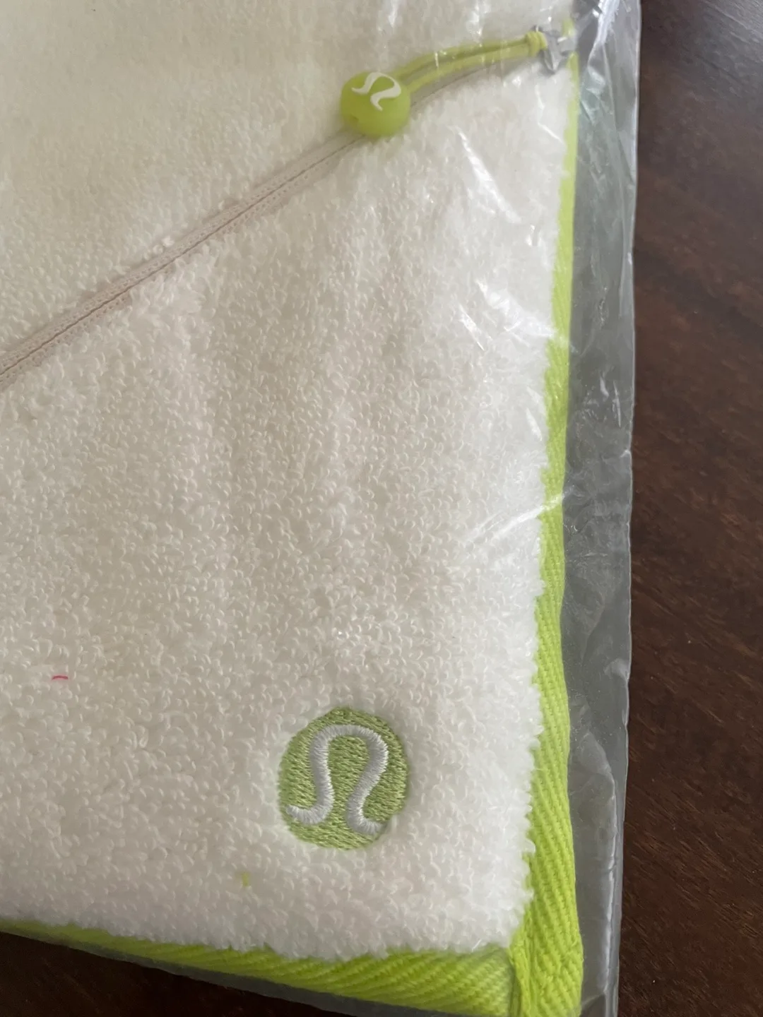 Lululemon Action Gym Towel - New with Tags 💚 image indicator(2)