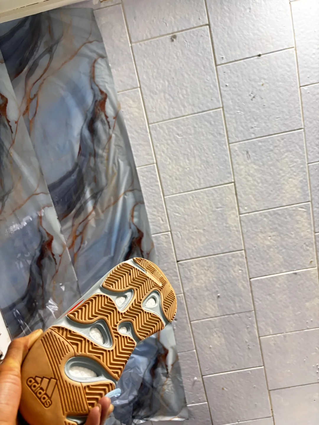 Yeezy adidas’s (9.5) image indicator(3)