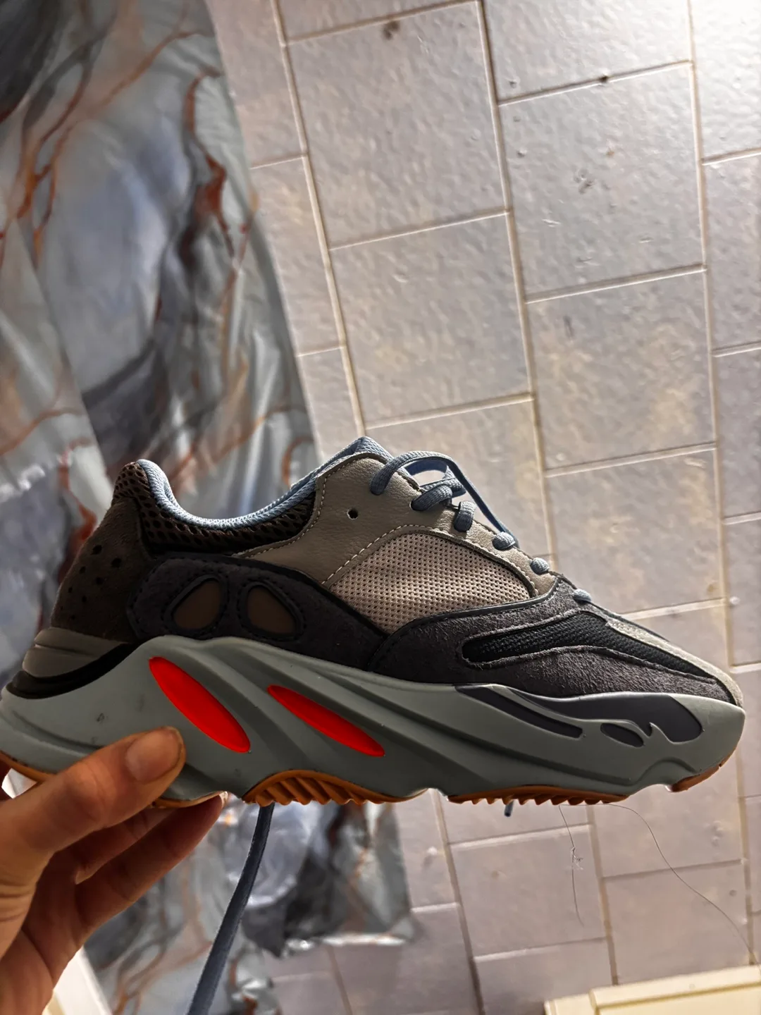 Yeezy adidas’s (9.5) image indicator(2)