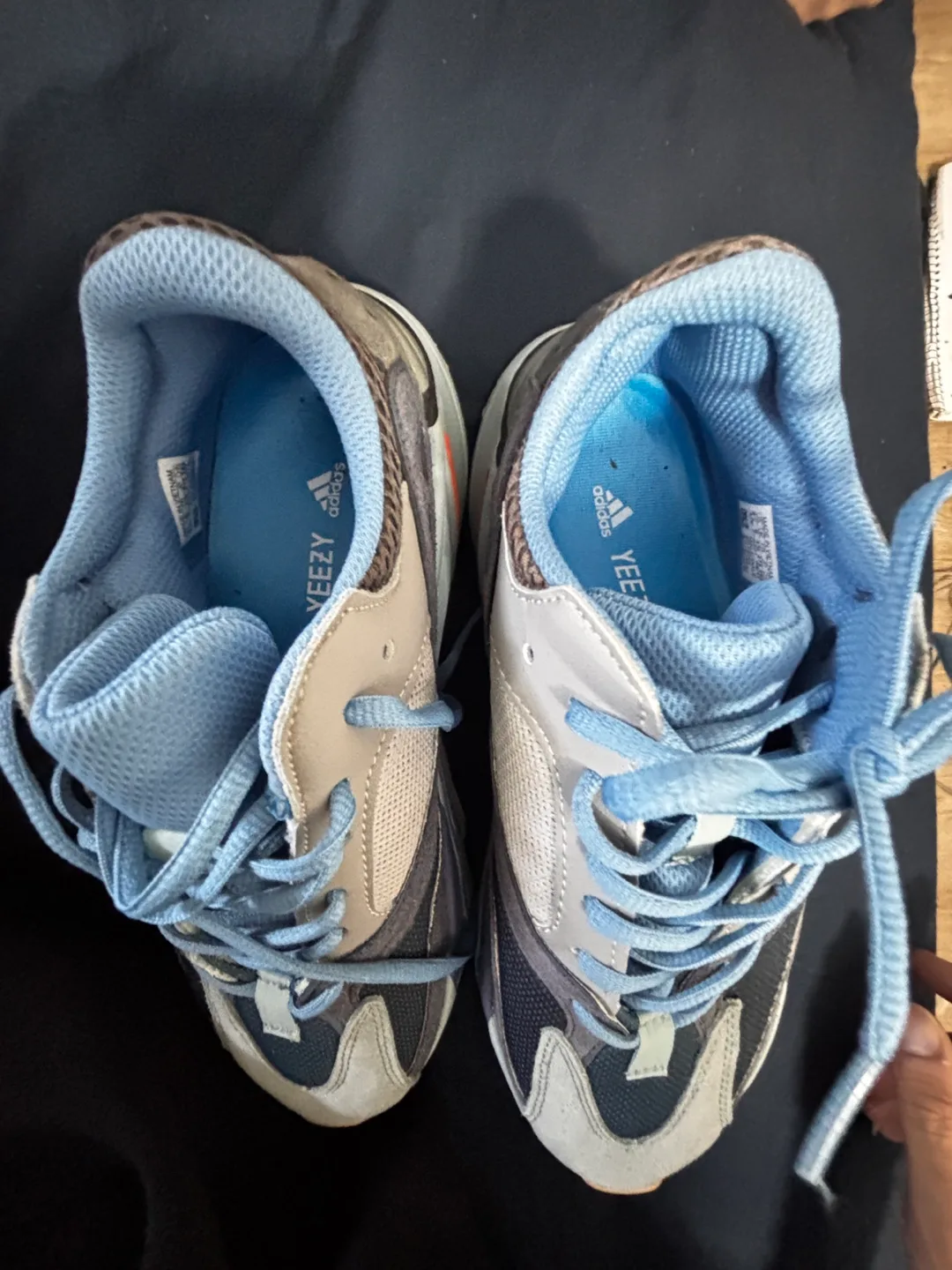 Yeezy adidas’s (9.5) image indicator(4)