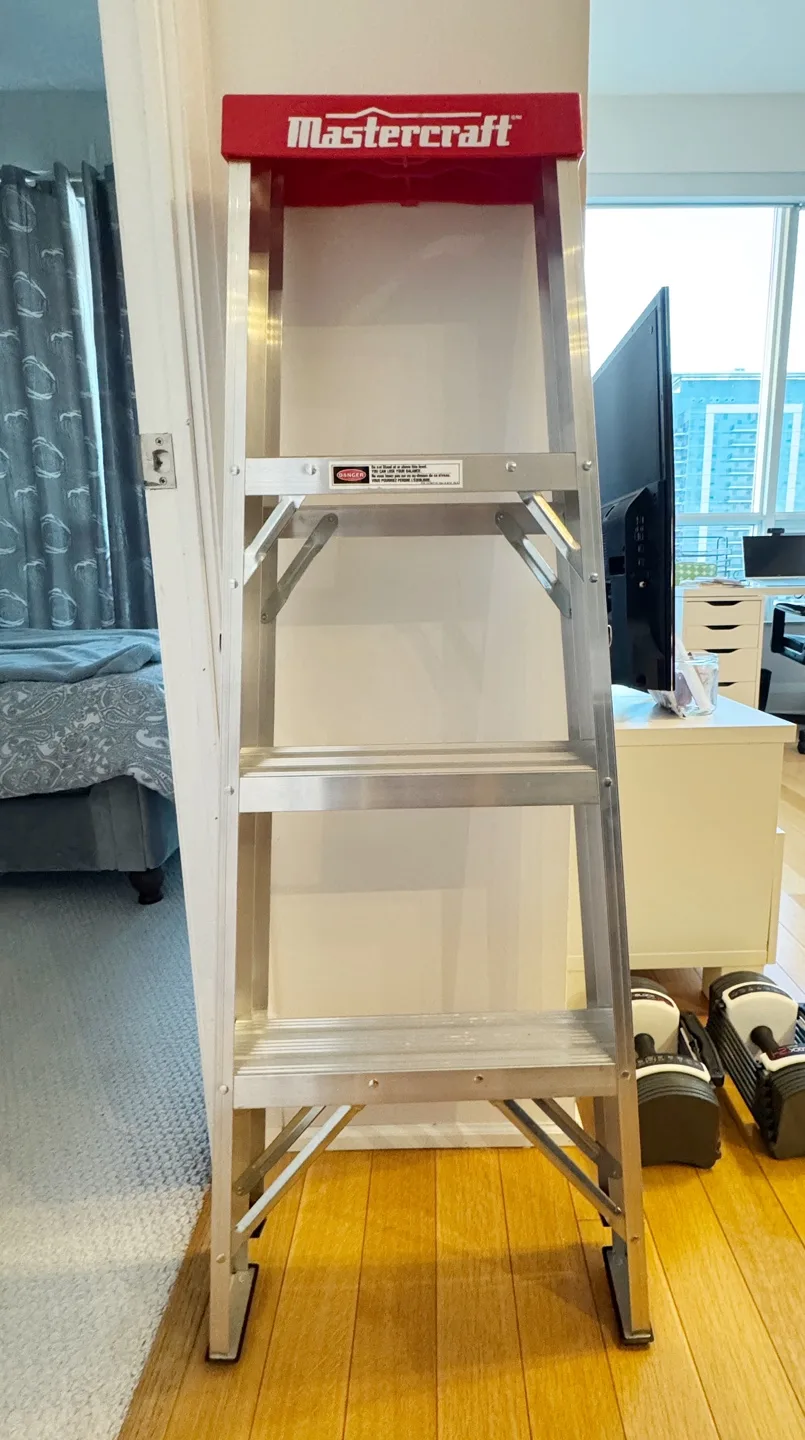 Mastercraft Grade 3 Aluminum 3-Step Ladder, 4-ft thumbnail