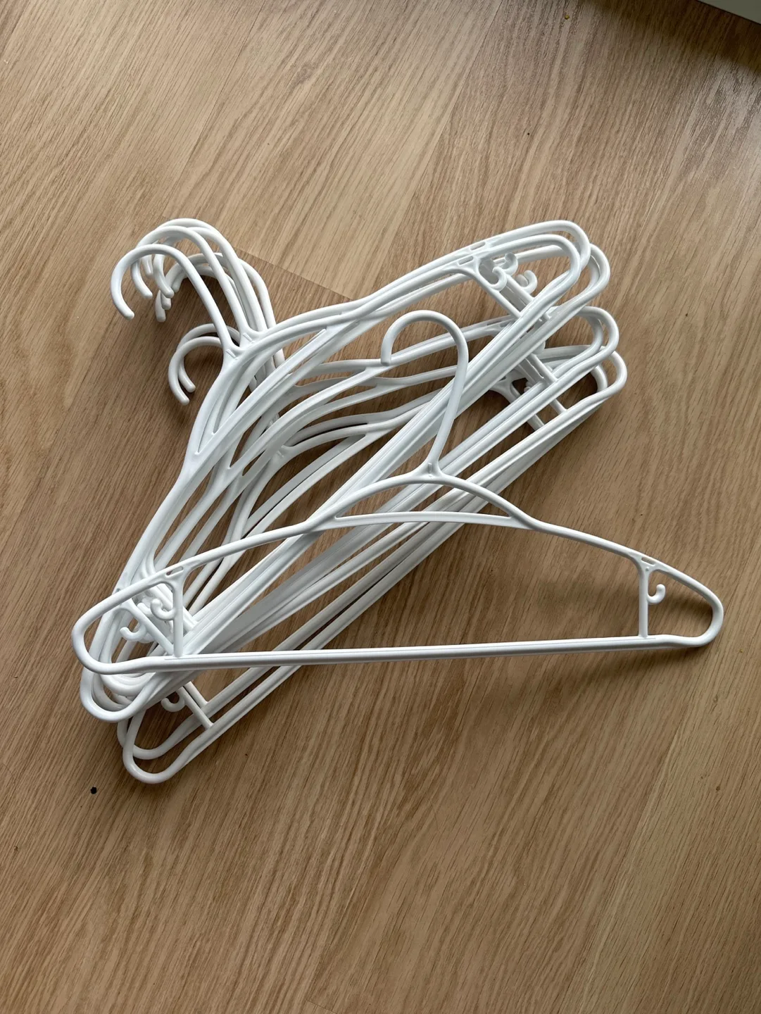 Bulk White Plastic Clothes Hangers thumbnail