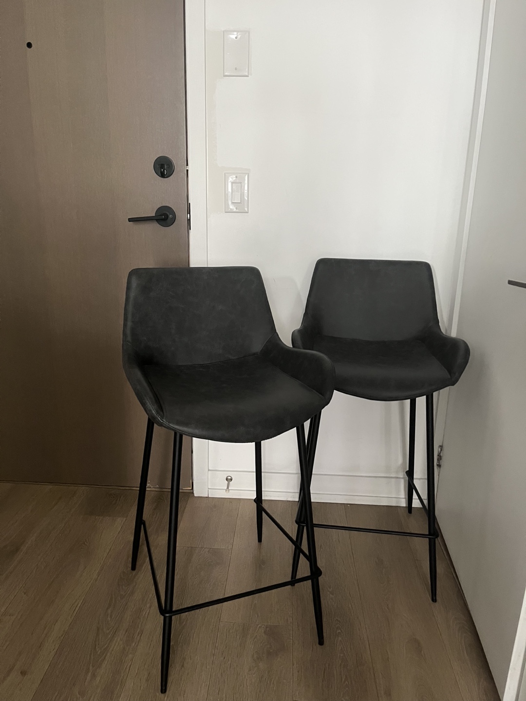High Quality Leather Stools PERFECT FOR KITCHEN ISLAND - photo 2