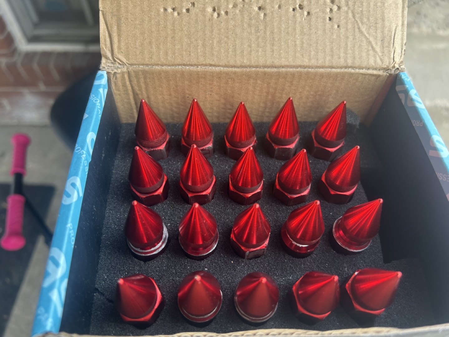 OSIAS Red Spiked Lug Nuts - 20 Pack
