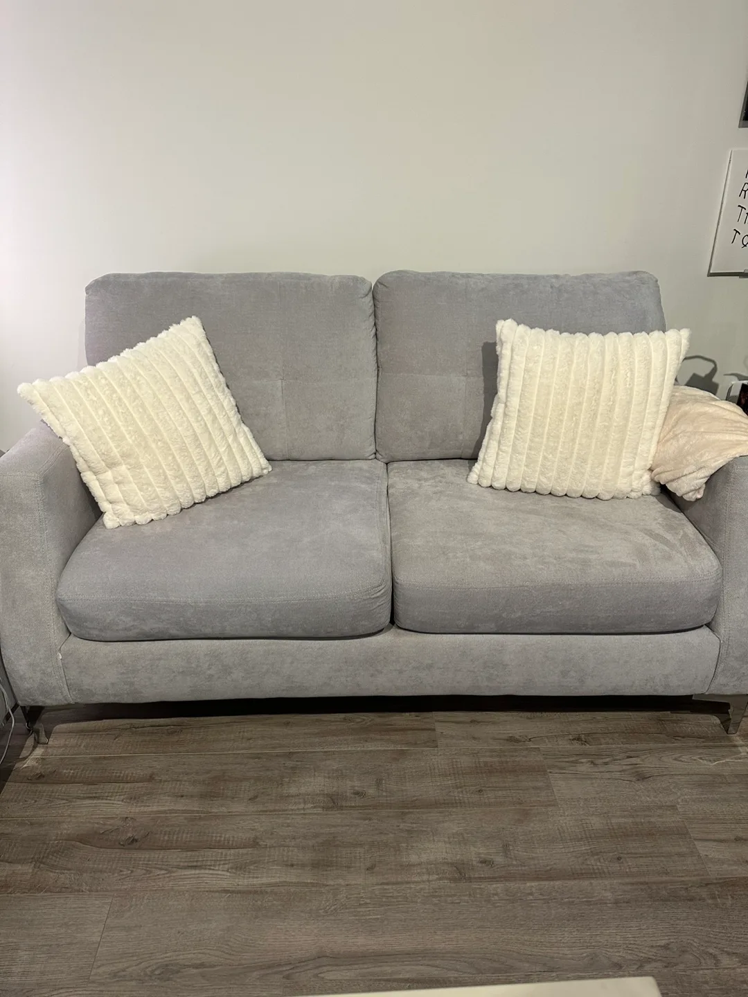 Sofas need to go ASAP (open to negotiation) image indicator(4)