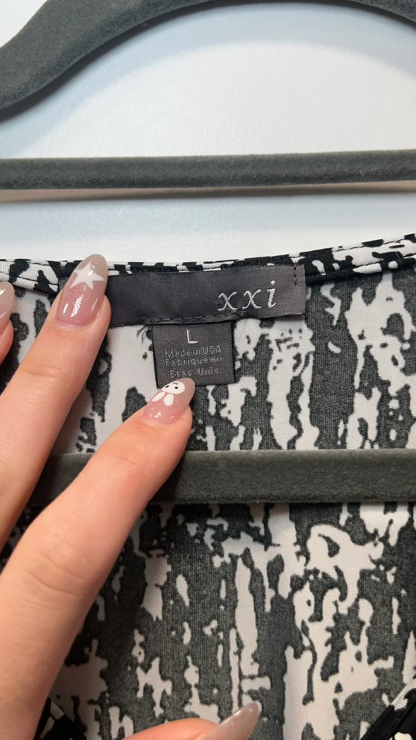 Women's Size L Black and White Ruffled Dress image indicator(3)