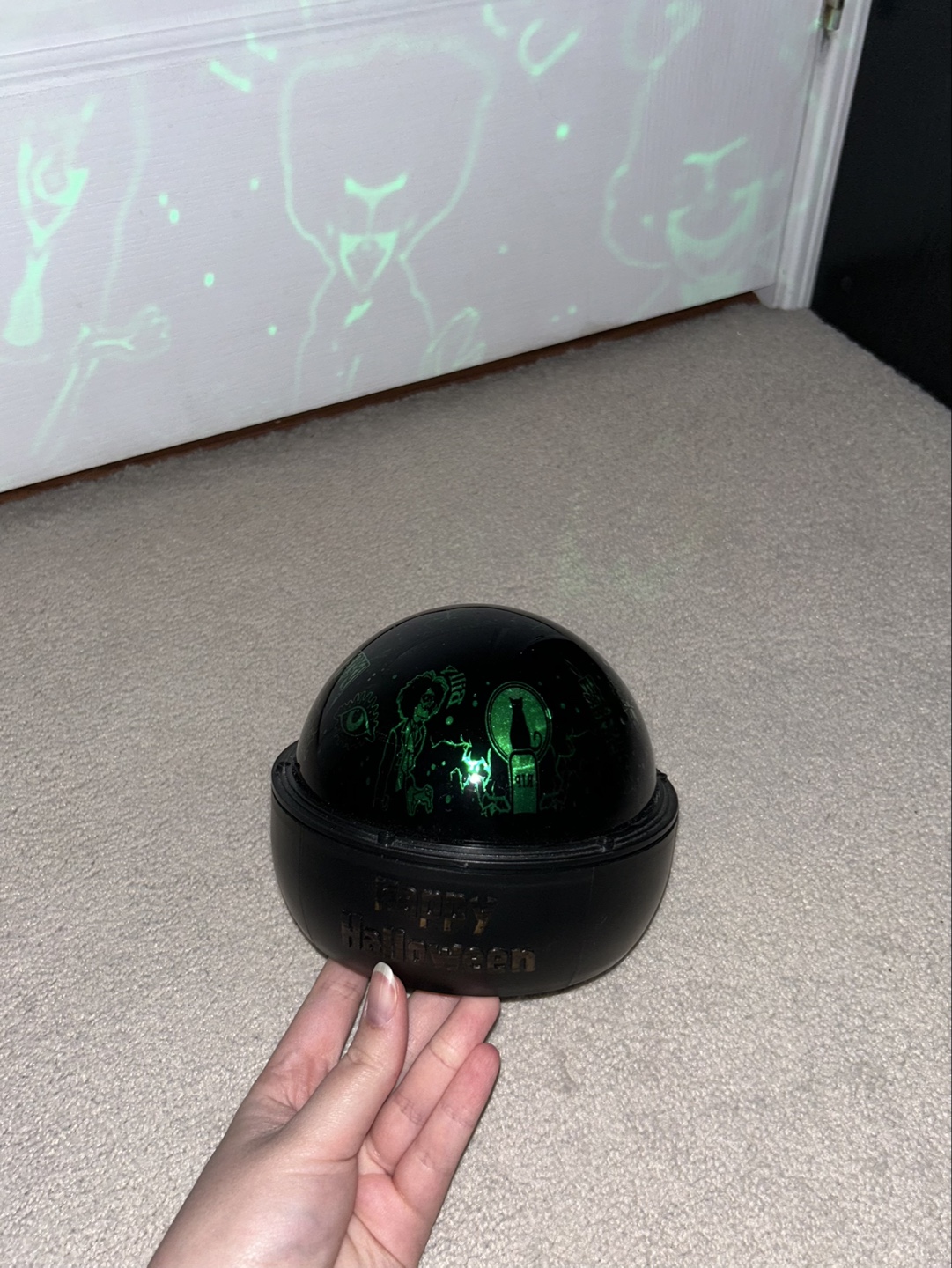 Disney Hocus Pocus light up spinning globe projector - photo 3