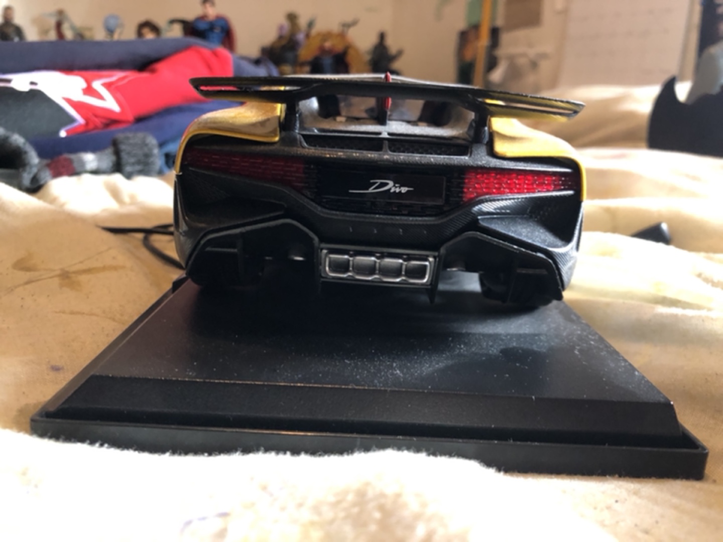 Maisto Bugatti Divo Diecast Model Car - photo 4