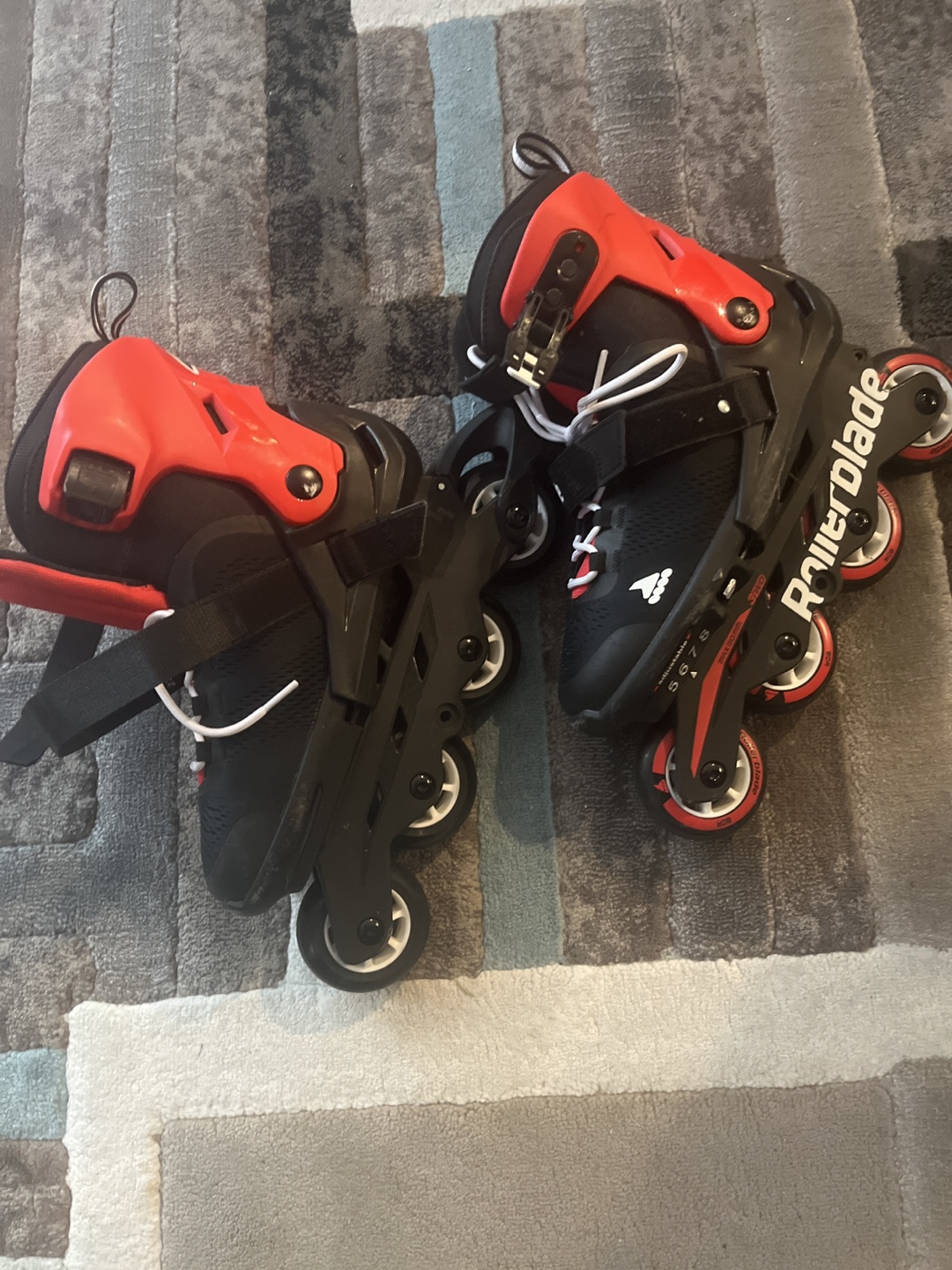 Rollerblades with protective gear - photo 2