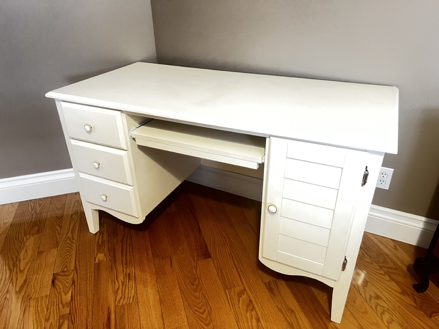 White Computer Desk with Drawers and Cabinet - photo 2