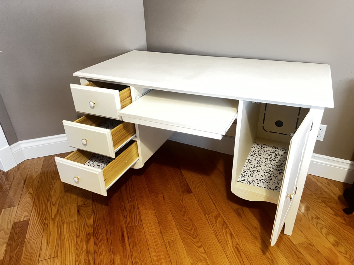 White Computer Desk with Drawers and Cabinet - photo 3