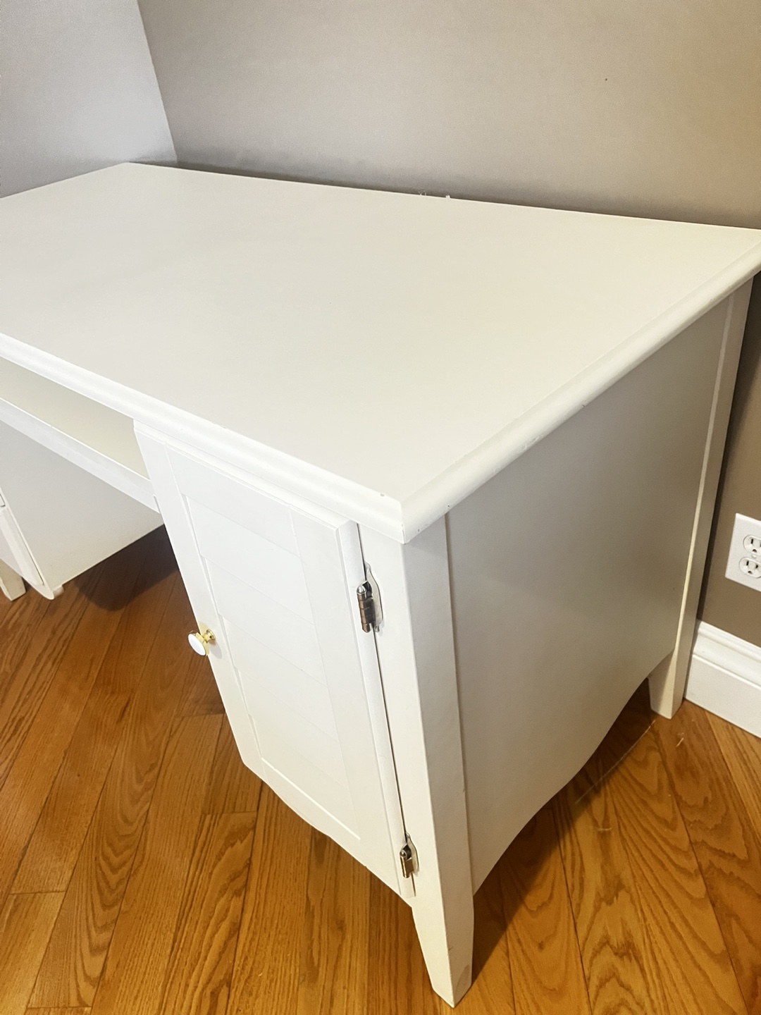 White Computer Desk with Drawers and Cabinet