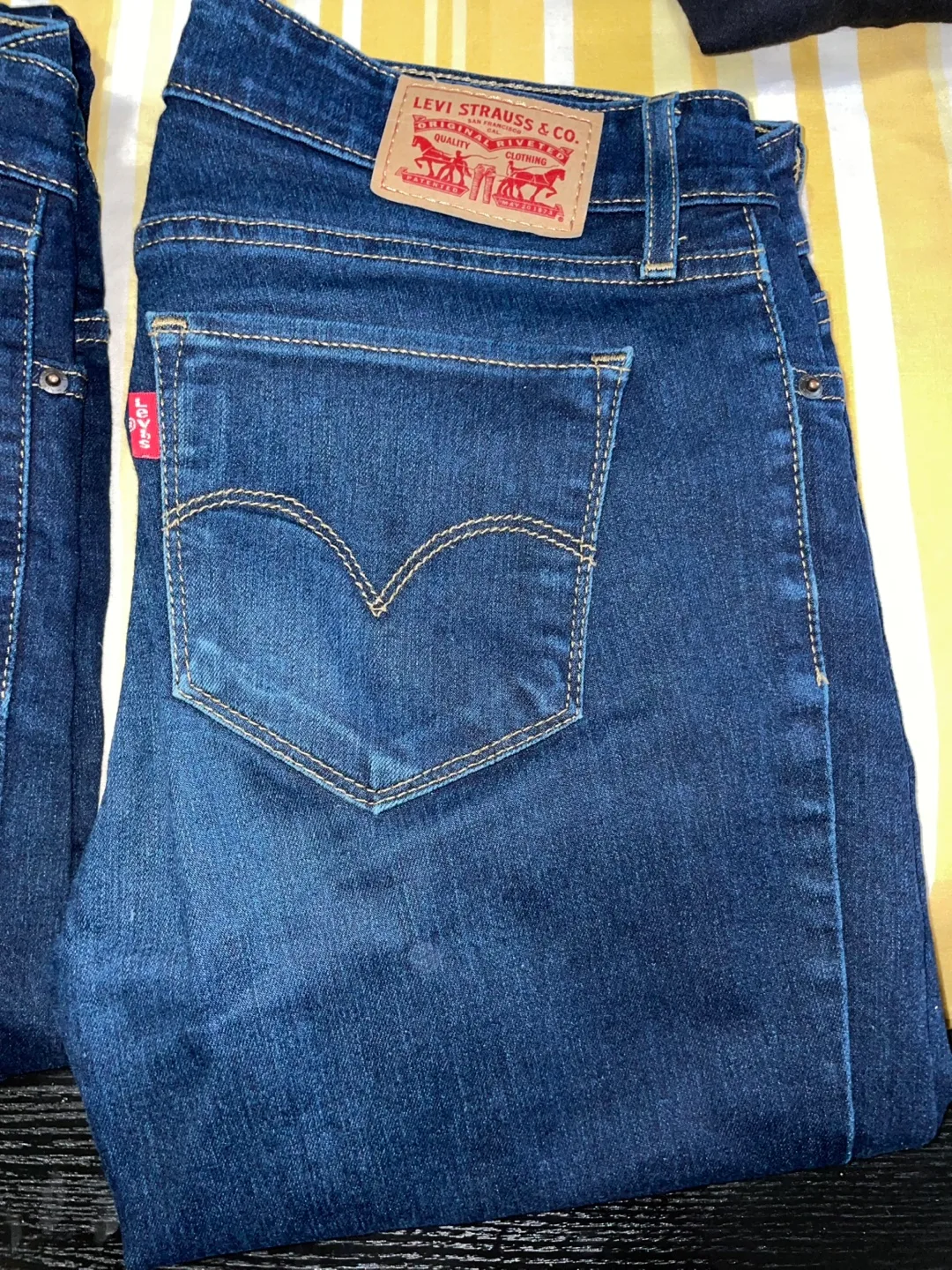 Bundle of 8 Levi's Jeans - Various Washes & Sizes image indicator(4)