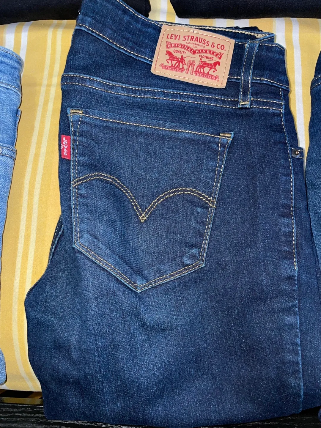 Bundle of 8 Levi's Jeans - Various Washes & Sizes image indicator(3)