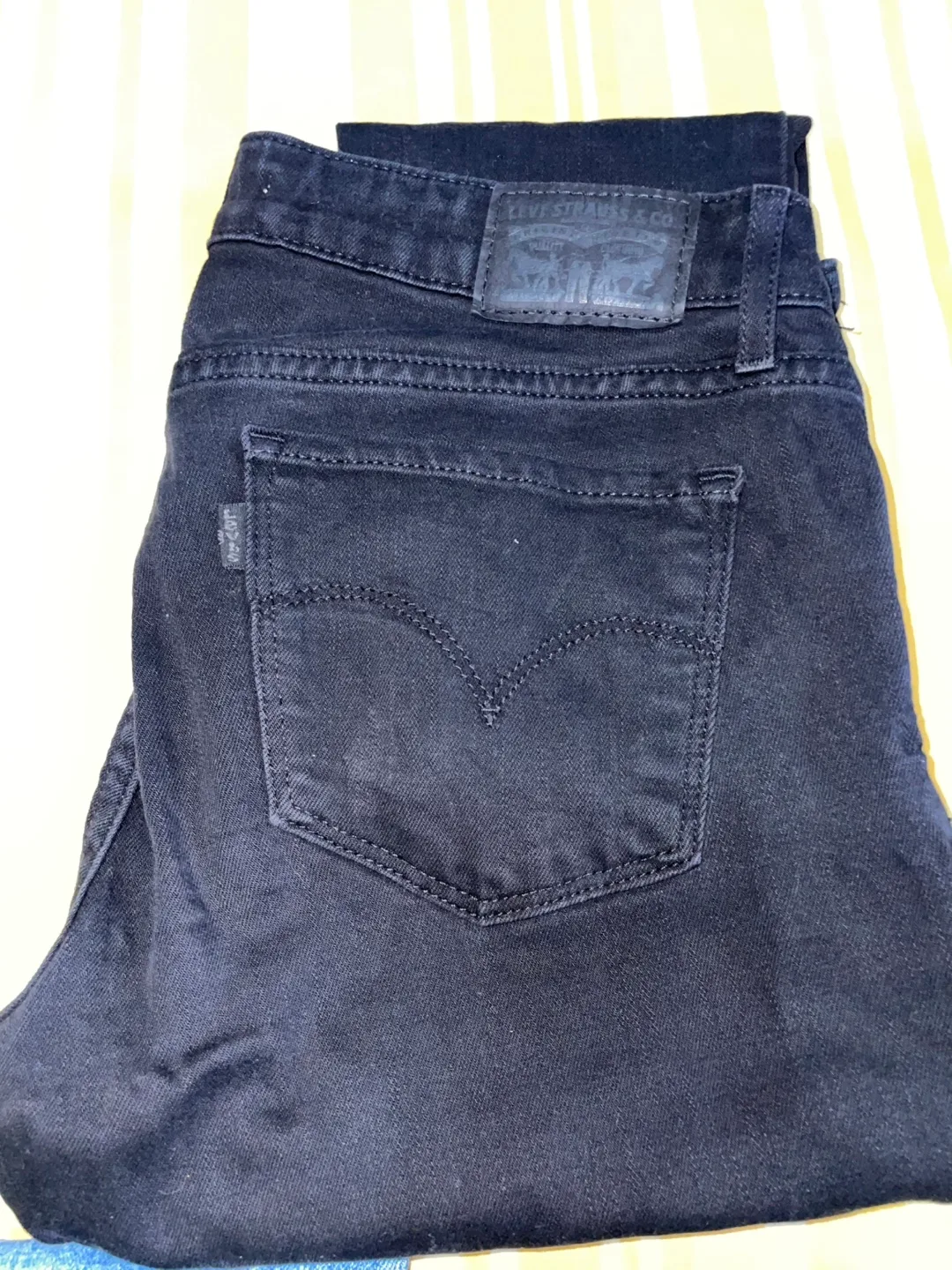 Bundle of 8 Levi's Jeans - Various Washes & Sizes image indicator(5)