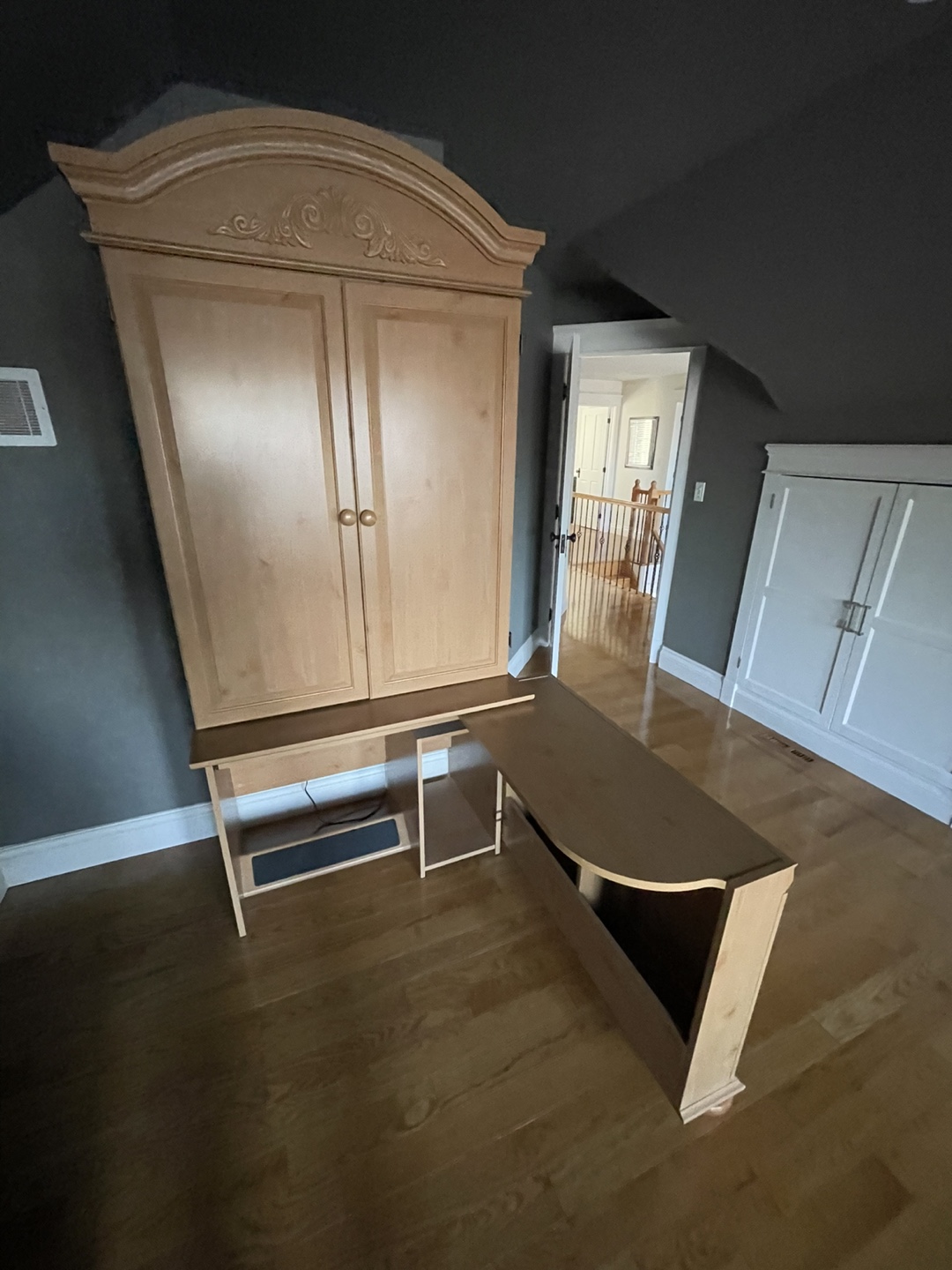 Sauder Computer Desk with Hutch - photo 3