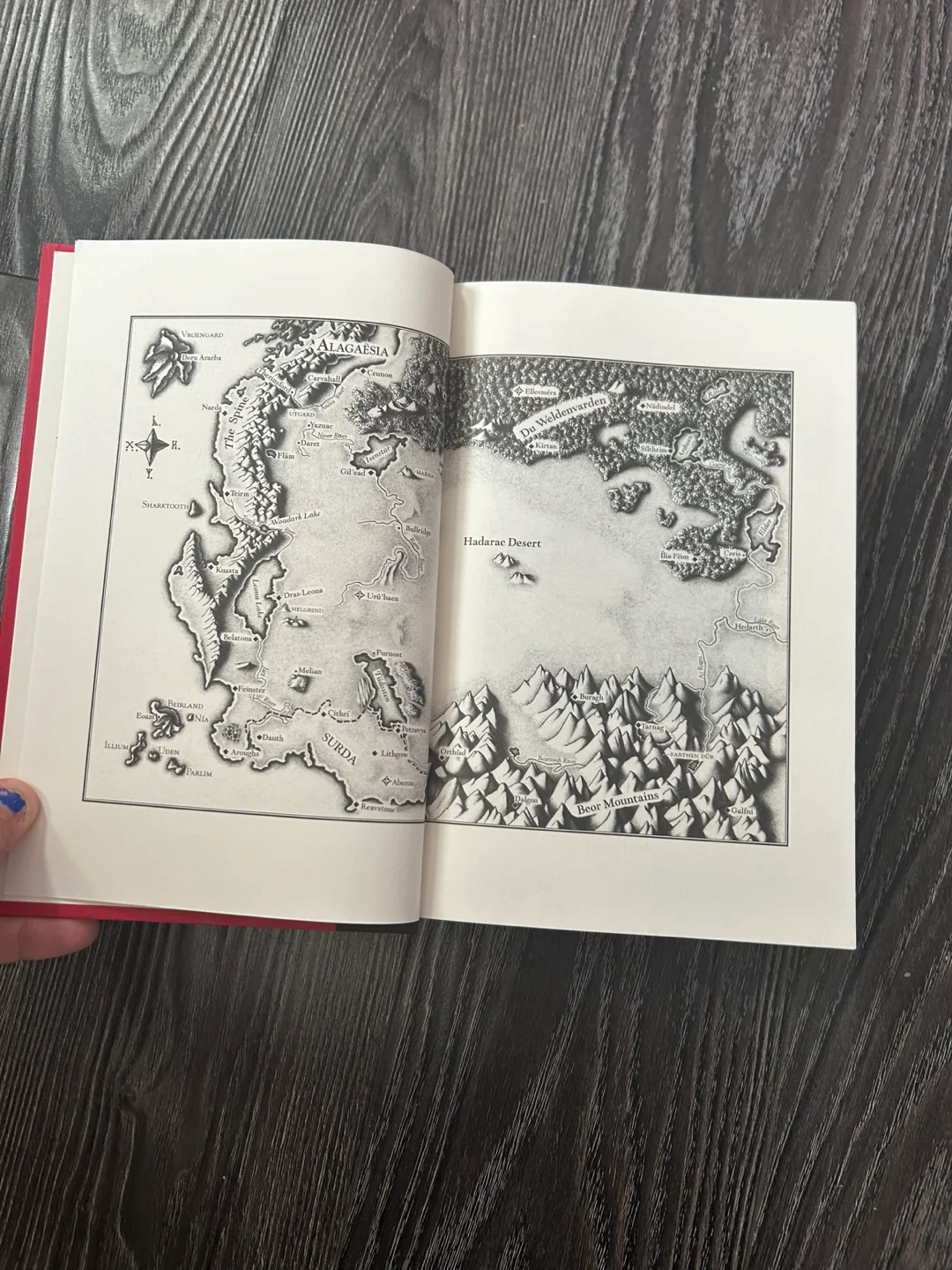 Eldest by Christopher Paolini - Hardcover Book image indicator(4)