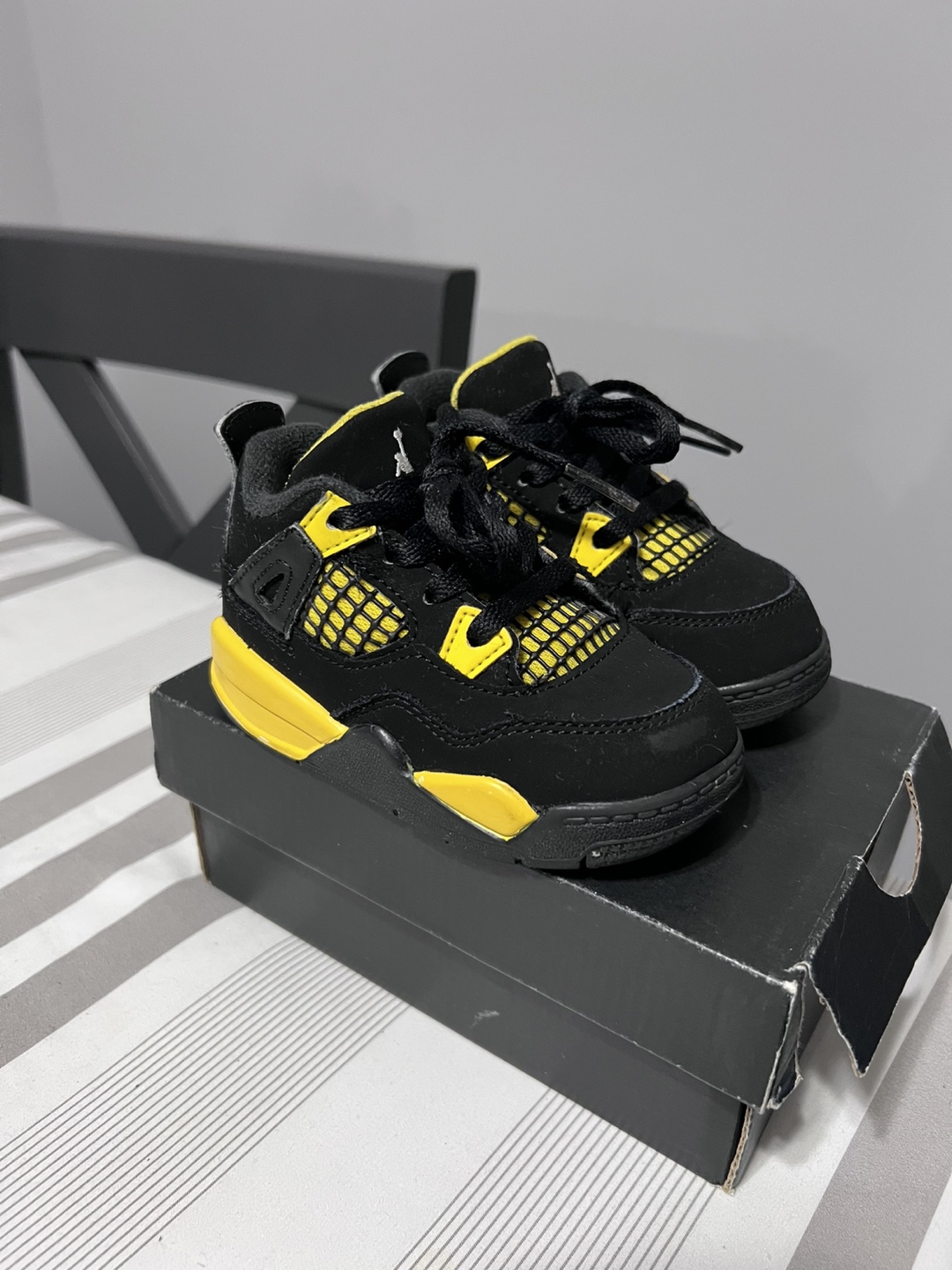 Air Jordan 4 Retro Toddler Shoes - Black & Yellow - photo 2