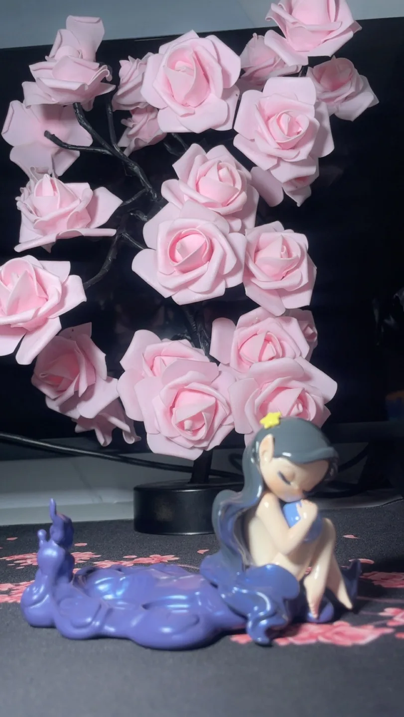 Dreamland Elves Polar Night Figure and Art Card image indicator(3)