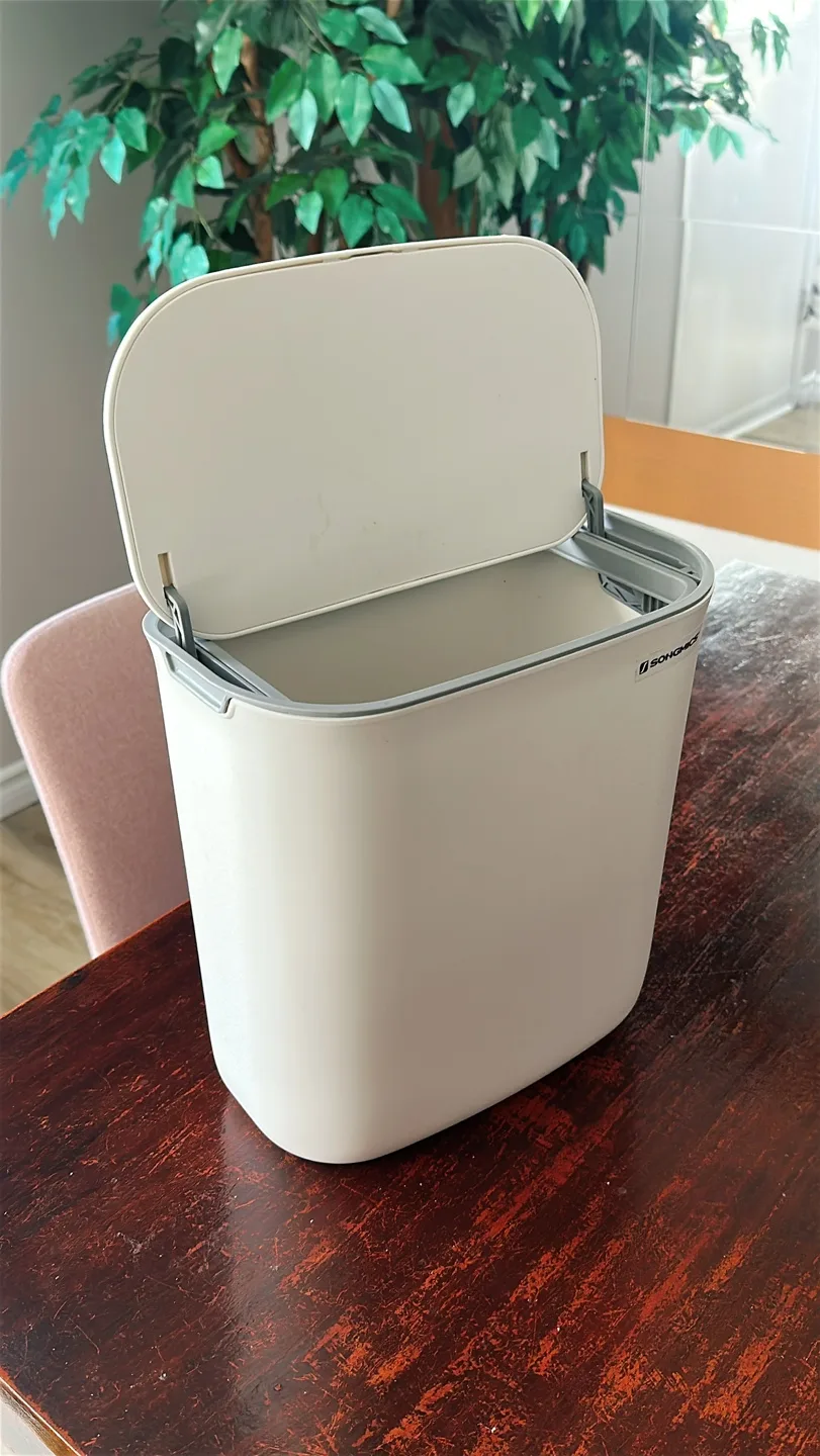 2.4 gallon White Hanging Kitchen Trash Bin (used) #freecycle 💚 image indicator(2)