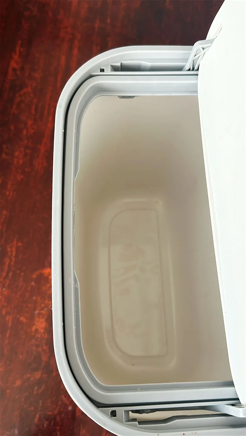 2.4 gallon White Hanging Kitchen Trash Bin (used) #freecycle 💚 image indicator(5)