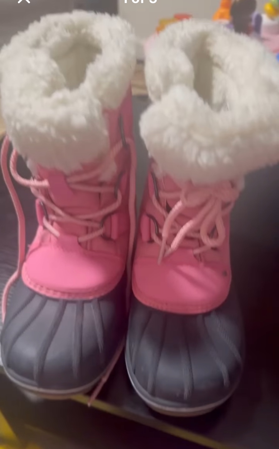 Snow BOOTS Cat and jack girl size 2