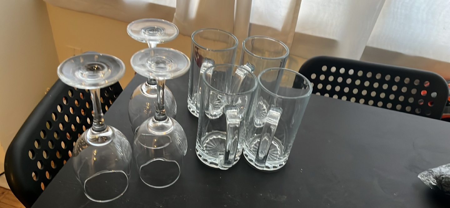 Set of 6 Glassware: Wine Glasses & Mugs