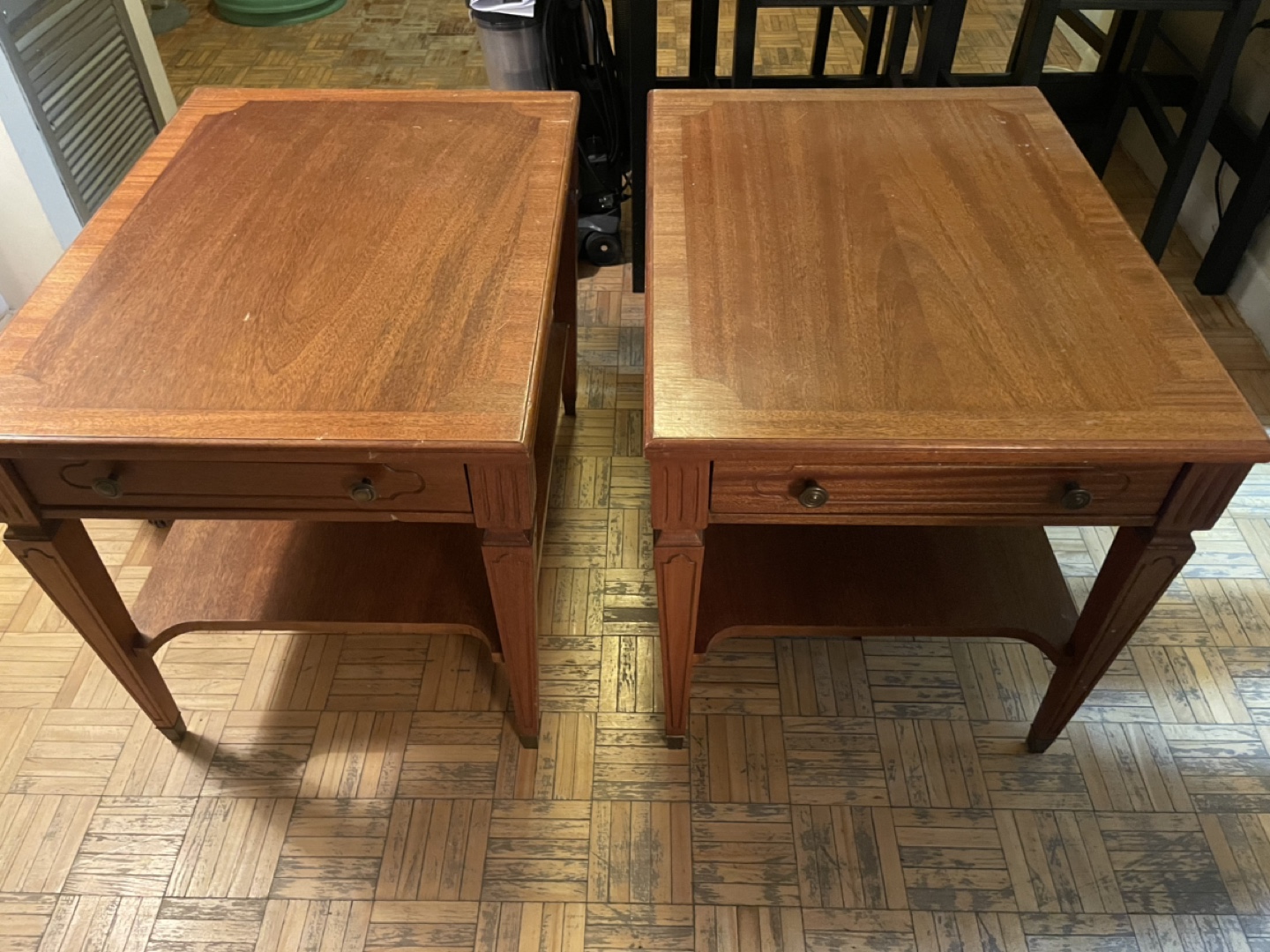 Pair of Vintage Wooden End Tables 💚 🥕