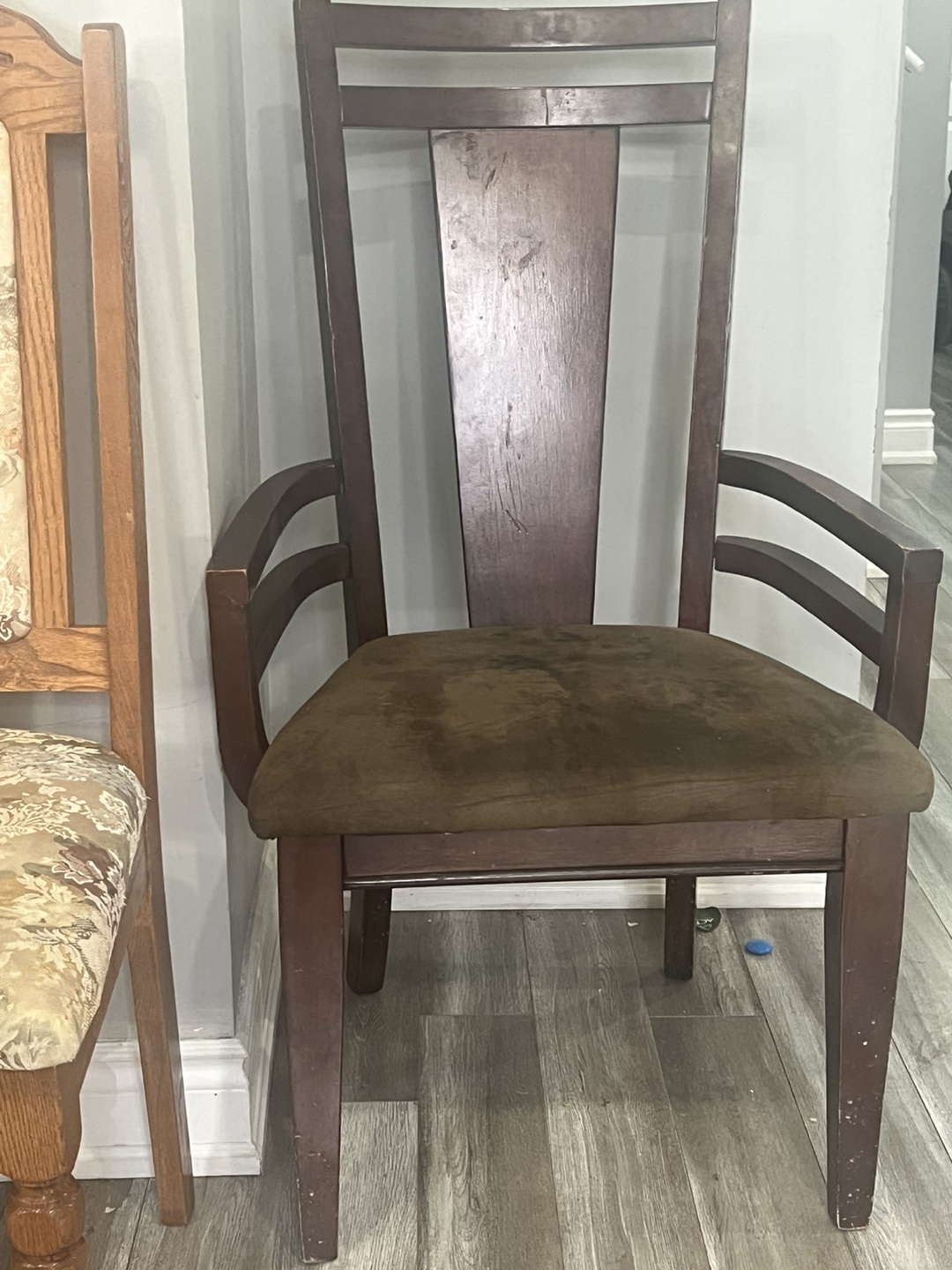 Dark Brown Dining Chair with Armrests 💚