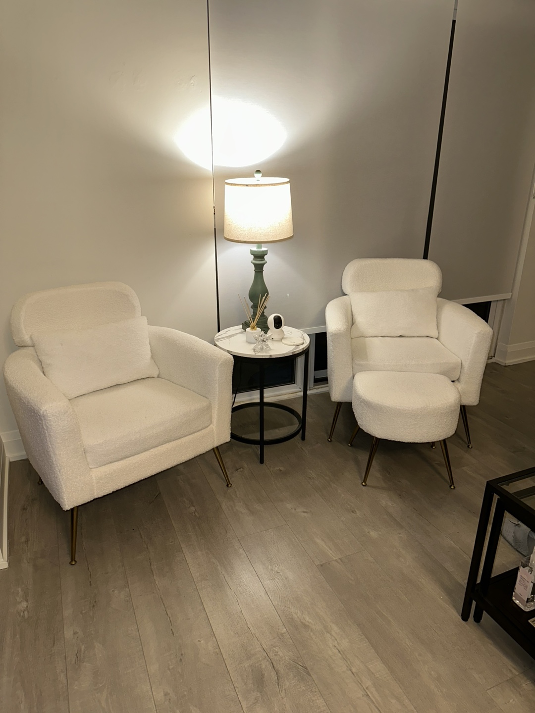 Arm chair white color with gold legs 2 chairs 2 ottoman. - photo 3
