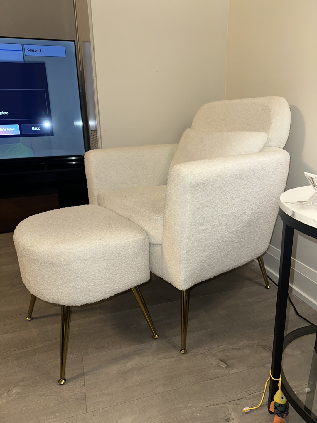 Arm chair white color with gold legs 2 chairs 2 ottoman. - photo 4