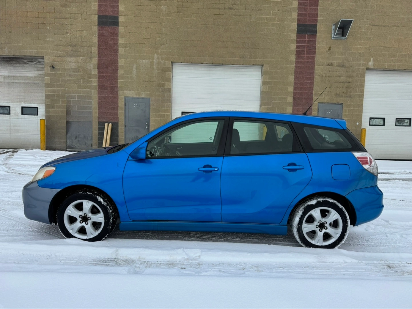 2008 Toyota Matrix XR Blue 5-Door Hatchback | Karrot