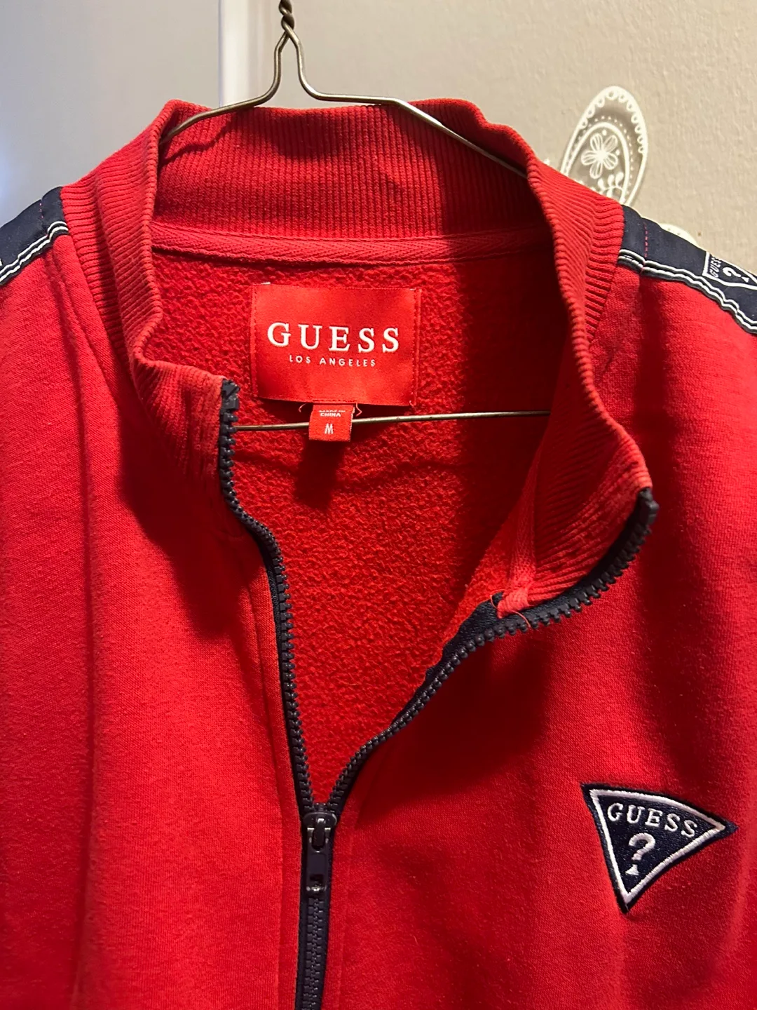 💚Men's Red Guess Jacket Size Medium image indicator(2)