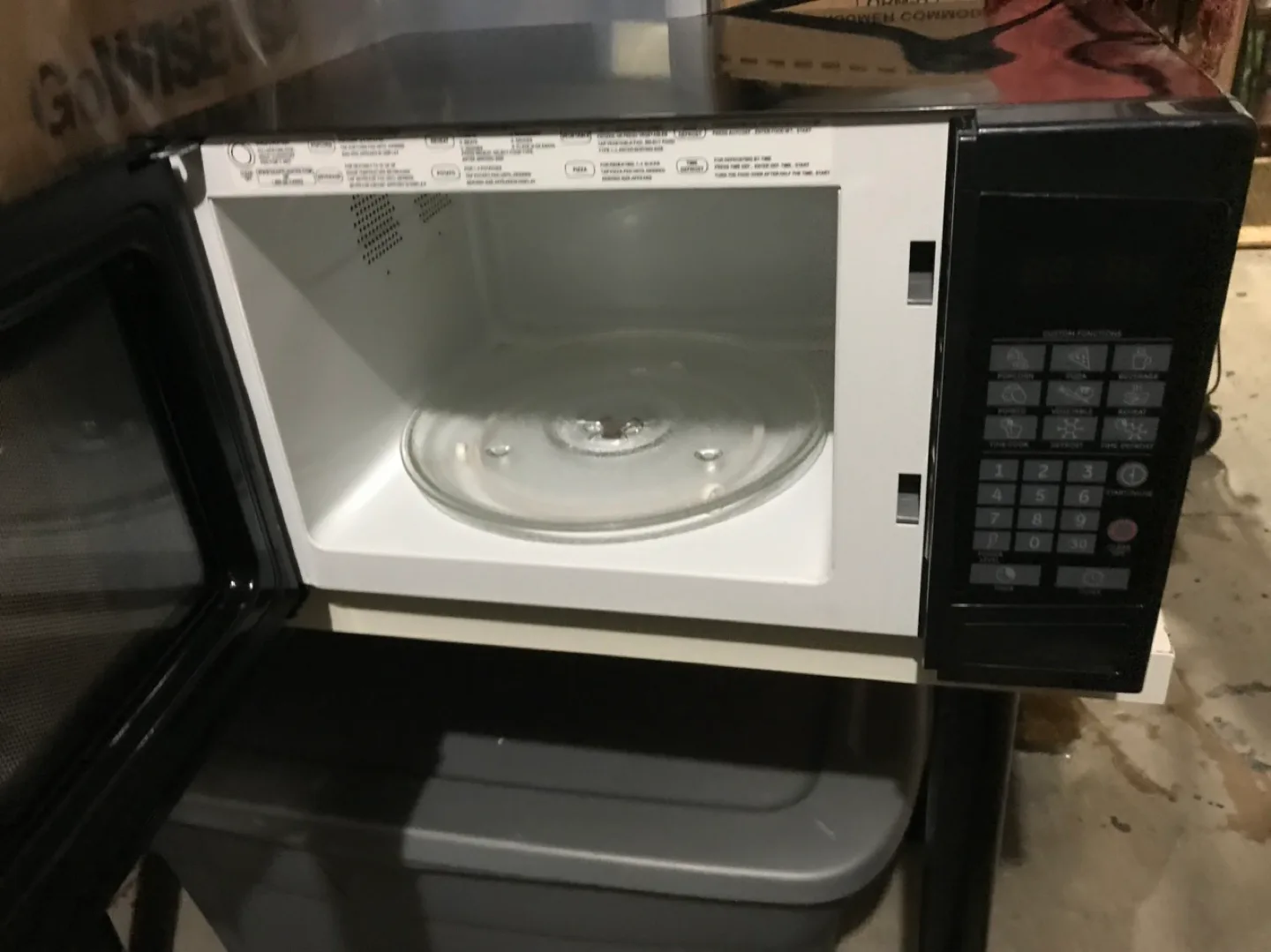 GE 0.7 Cu. Ft. Black Microwave image indicator(2)