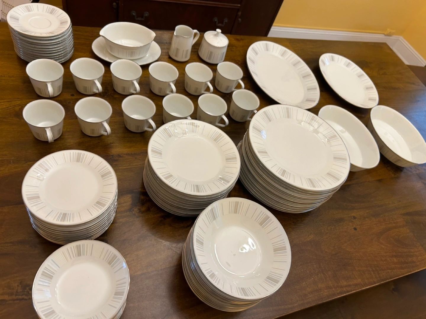 vintage-noritake-isabella-complete-dinnerware-set-karrot