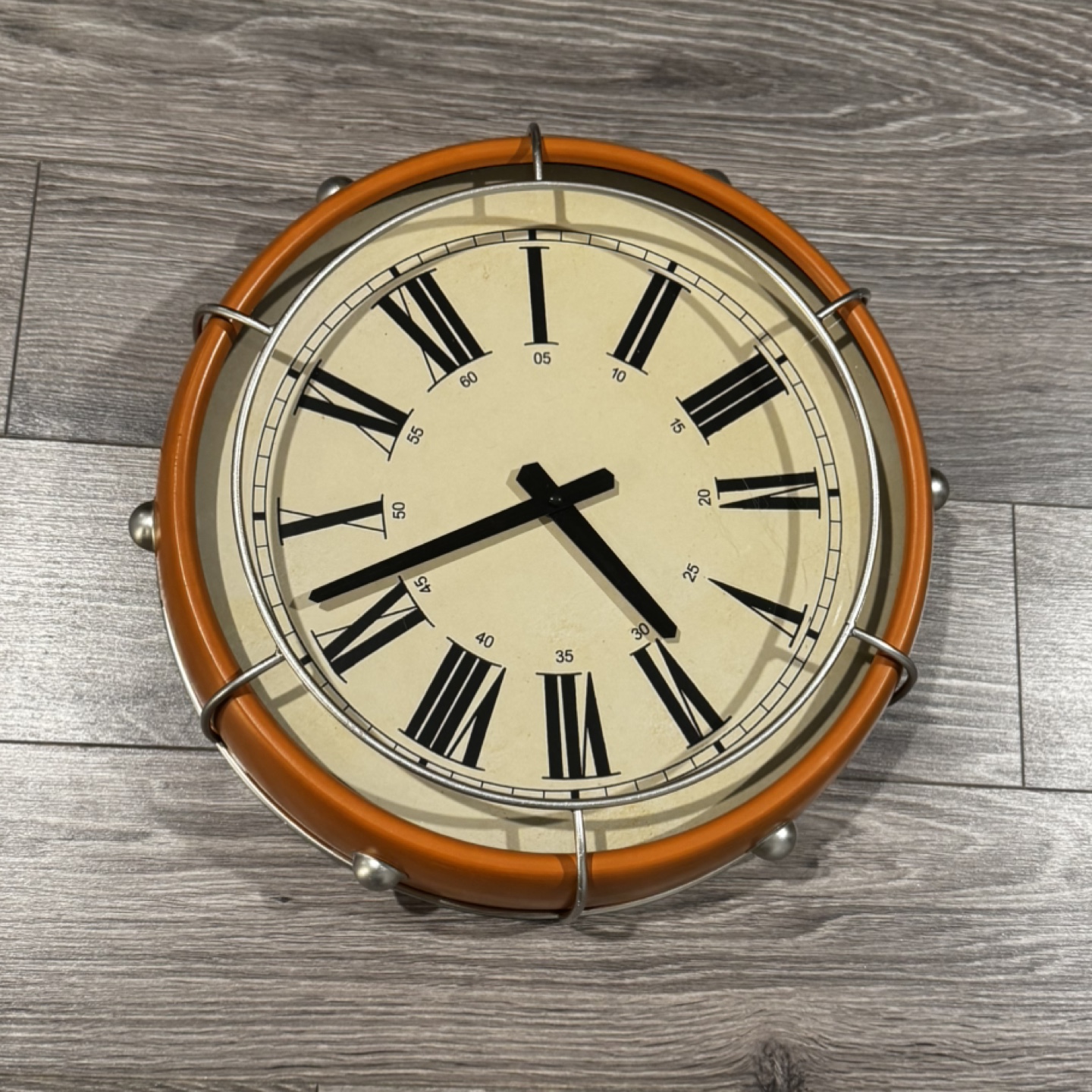 Vintage-Style Orange Wall Clock 💚