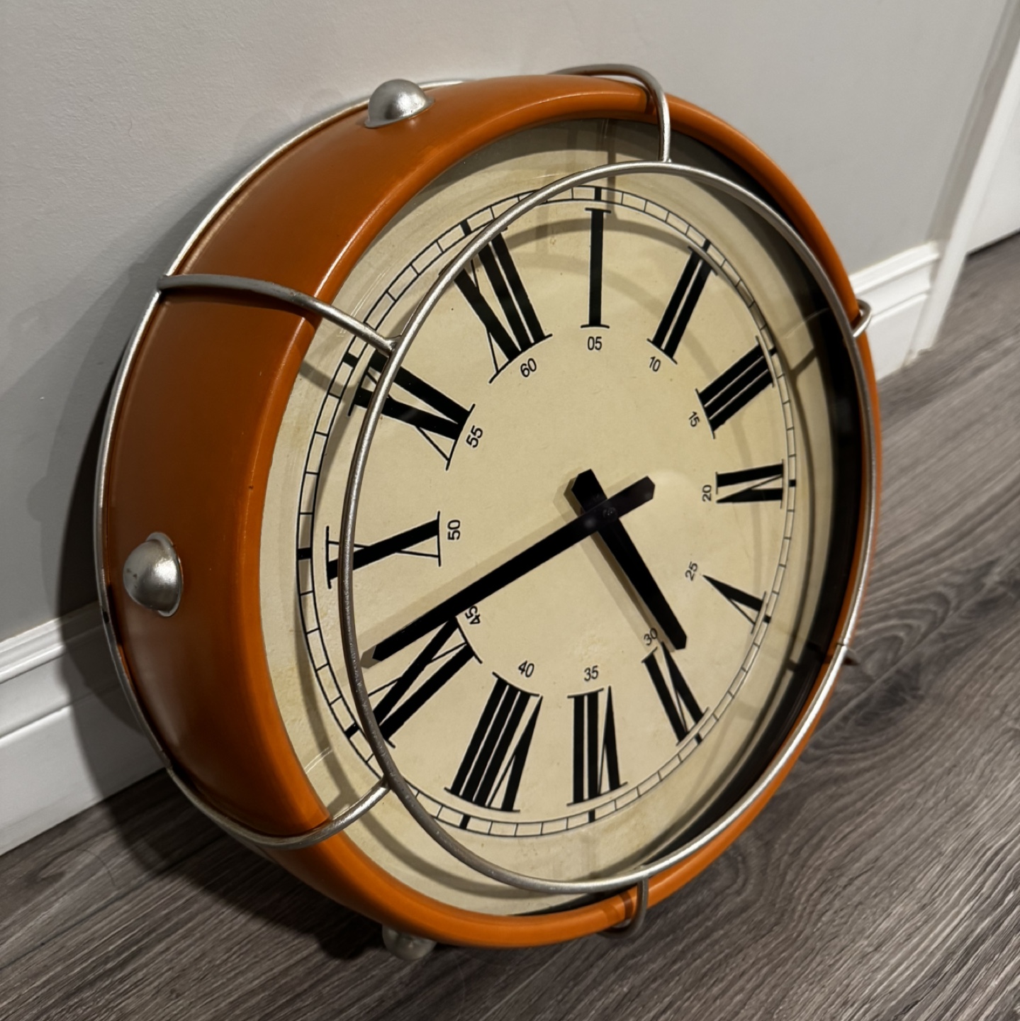 Vintage-Style Orange Wall Clock 💚 - photo 2