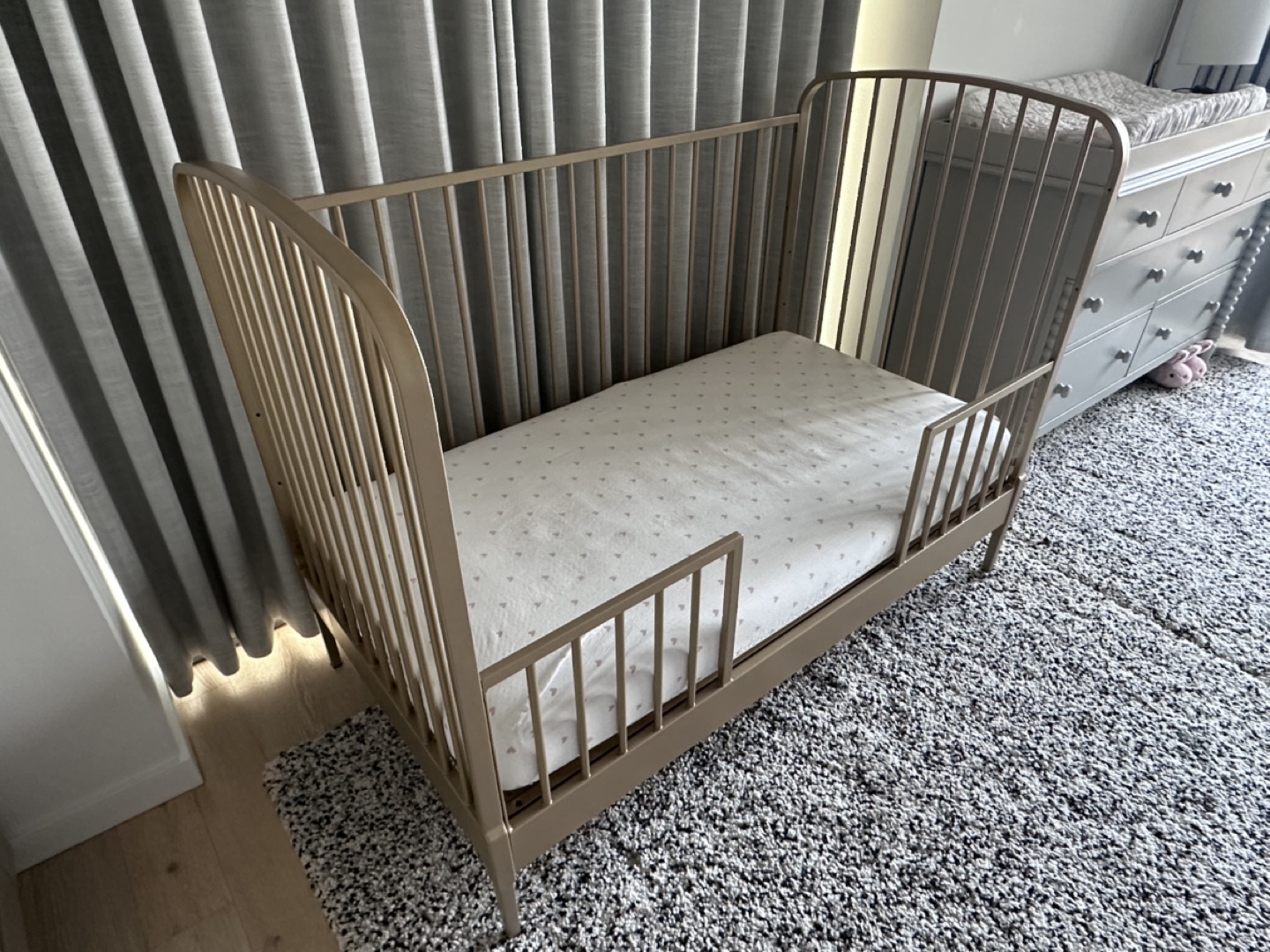 Crate & Barrel Larkin Gold Metal Convertible Crib - photo 2