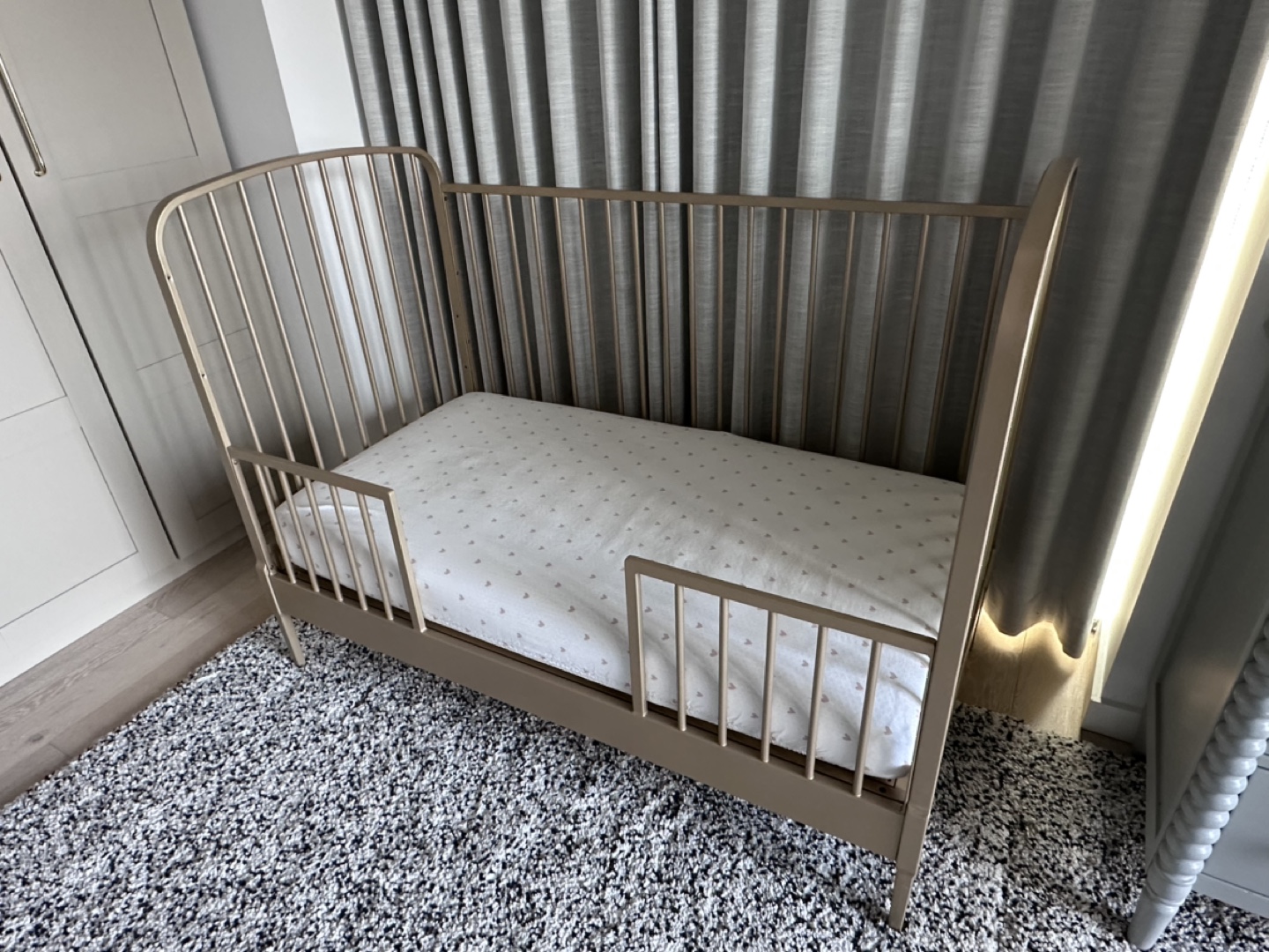 Crate & Barrel Larkin Gold Metal Convertible Crib - photo 3