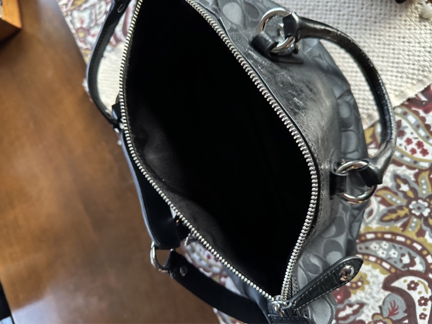 Coach Black Handbag - Hardly used - photo 3
