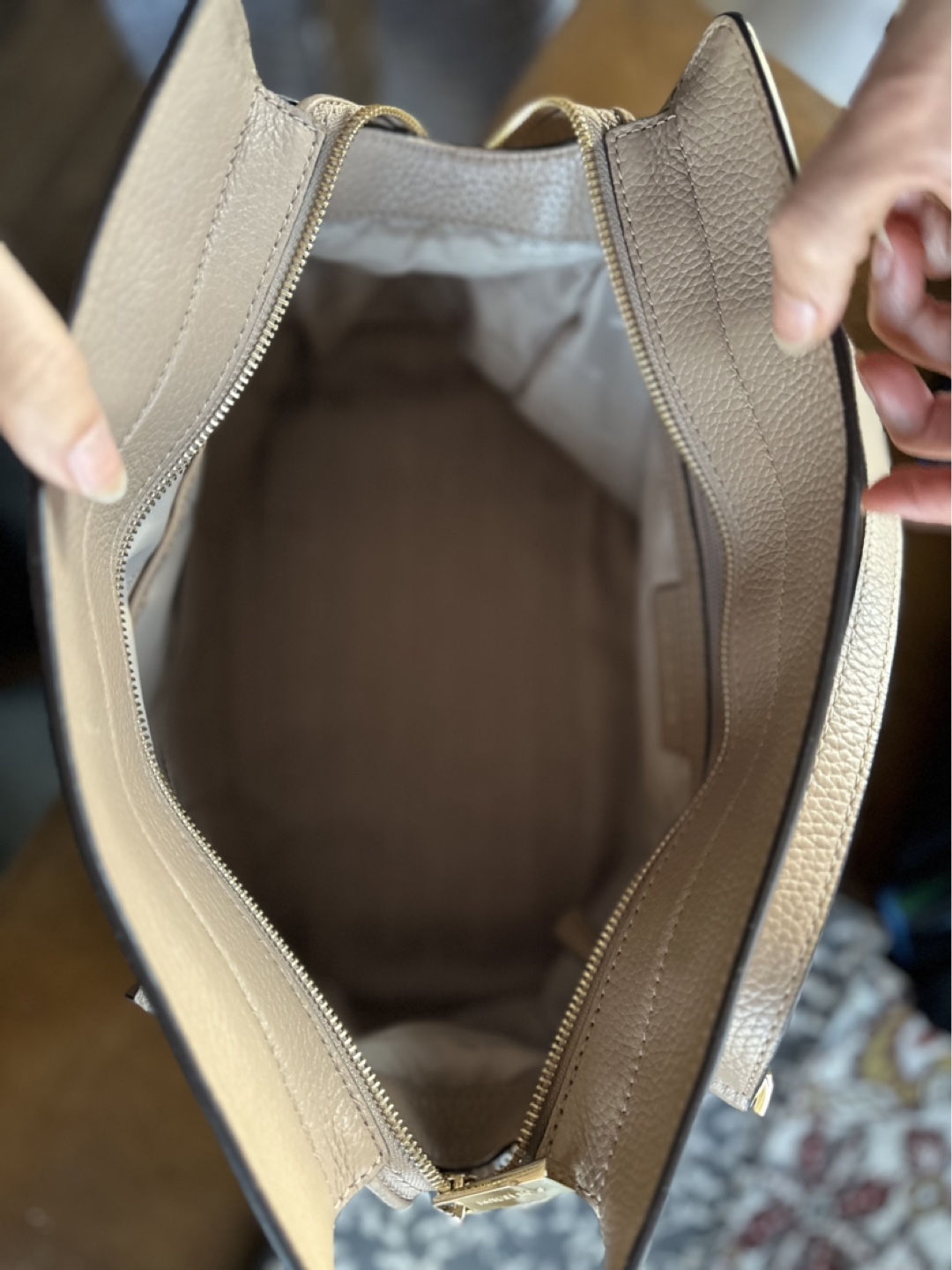 Michael Kors Light Beige Handbag - photo 2