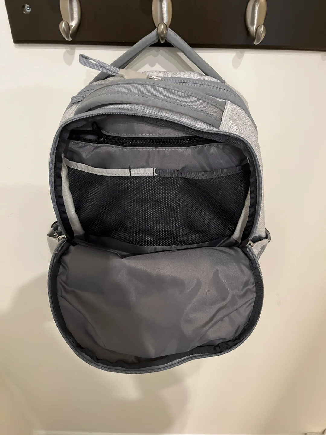 The North Face new backpack image indicator(4)