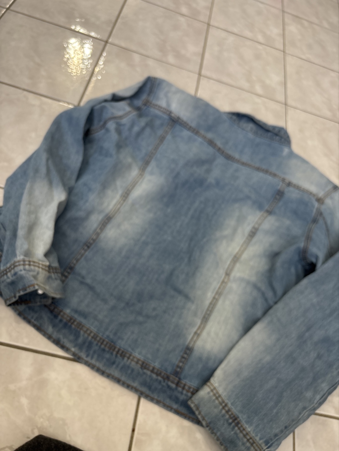 Men's Medium Light Wash Denim Jacket - photo 4