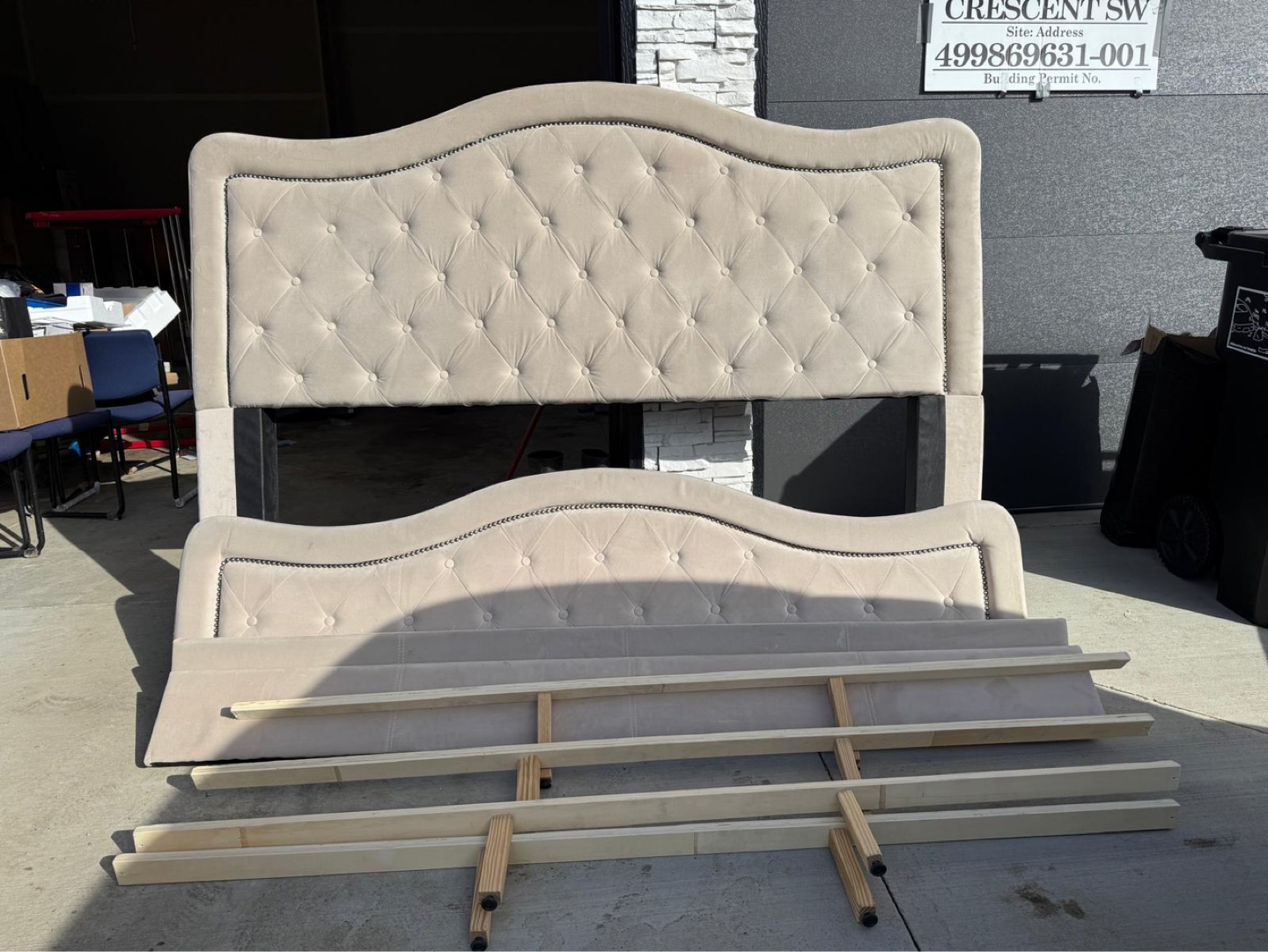 Queen-size upholstered headboard and footboard - photo 5