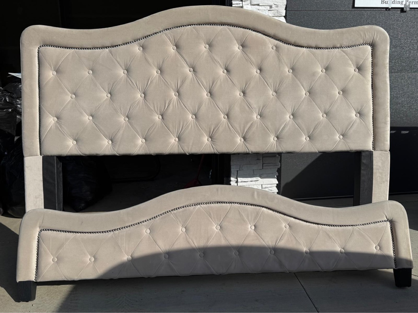 Queen-size upholstered headboard and footboard - photo 4