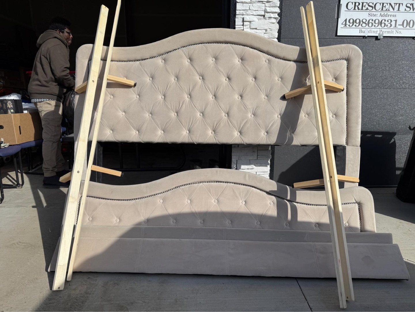 Queen-size upholstered headboard and footboard - photo 3